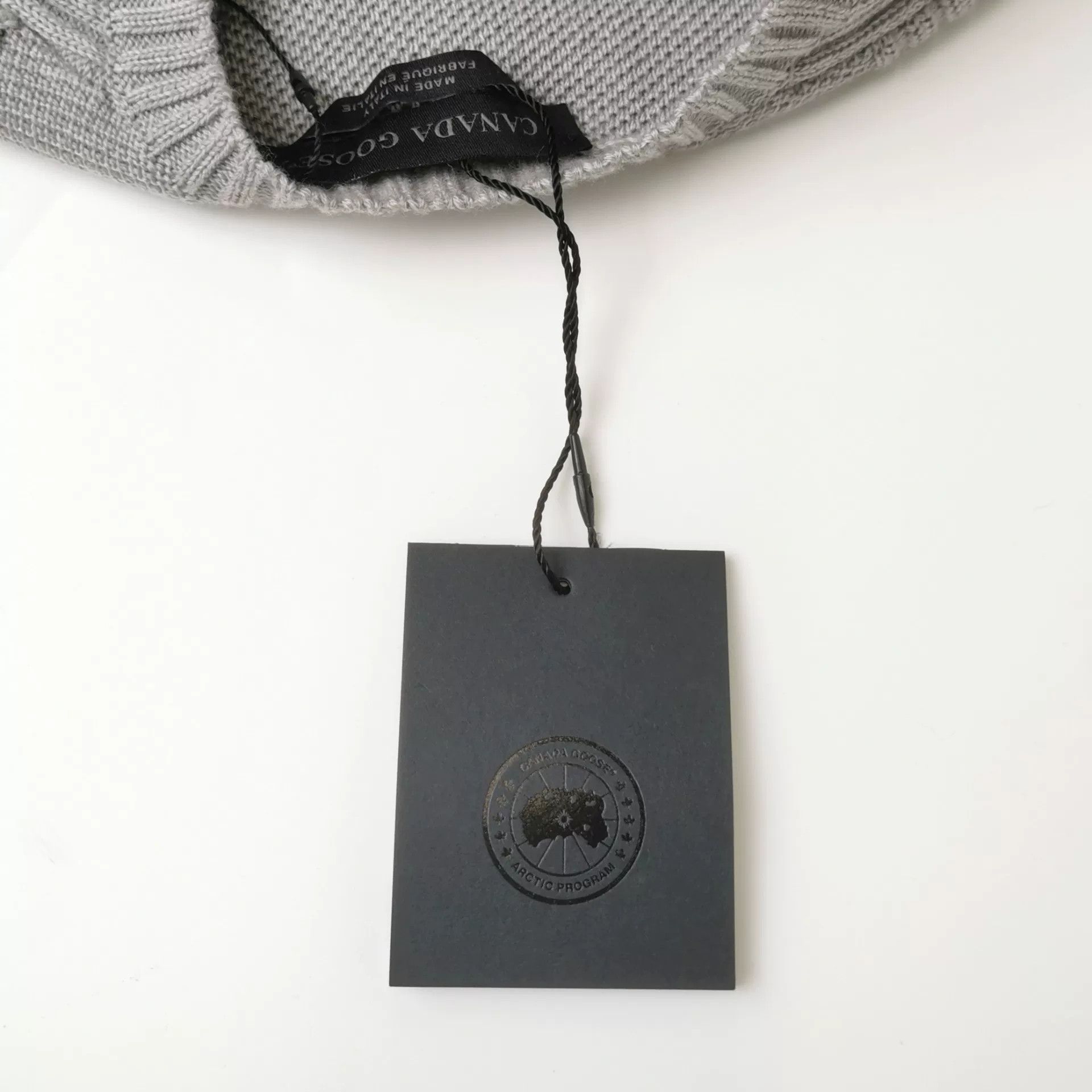 Canada Goose Canada Goose Wool Solid V-Neck Sweater S Size US S / EU 44-46 / 1 - 4 Thumbnail