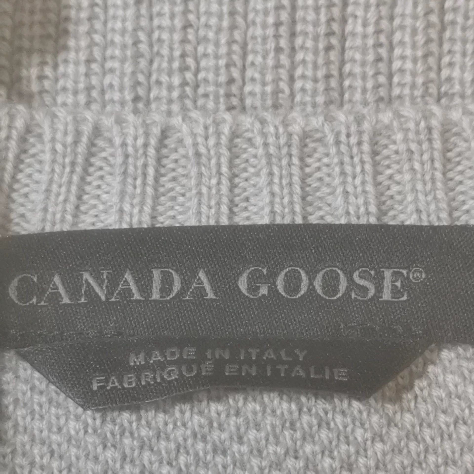 Canada Goose Canada Goose Wool Solid V-Neck Sweater S Size US S / EU 44-46 / 1 - 5 Thumbnail