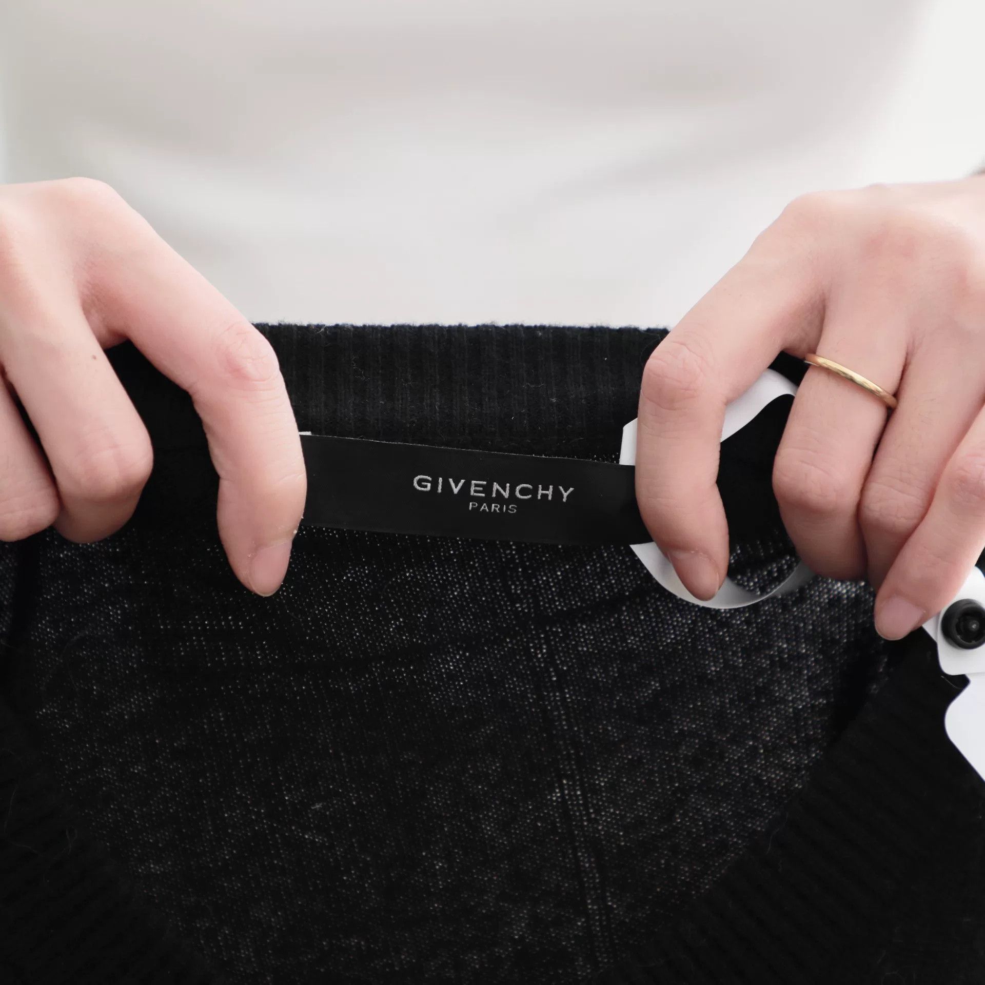Givenchy Givenchy Black Rottweiler Print Wool Sweater Size S / US 4 / IT 40 - 6 Thumbnail