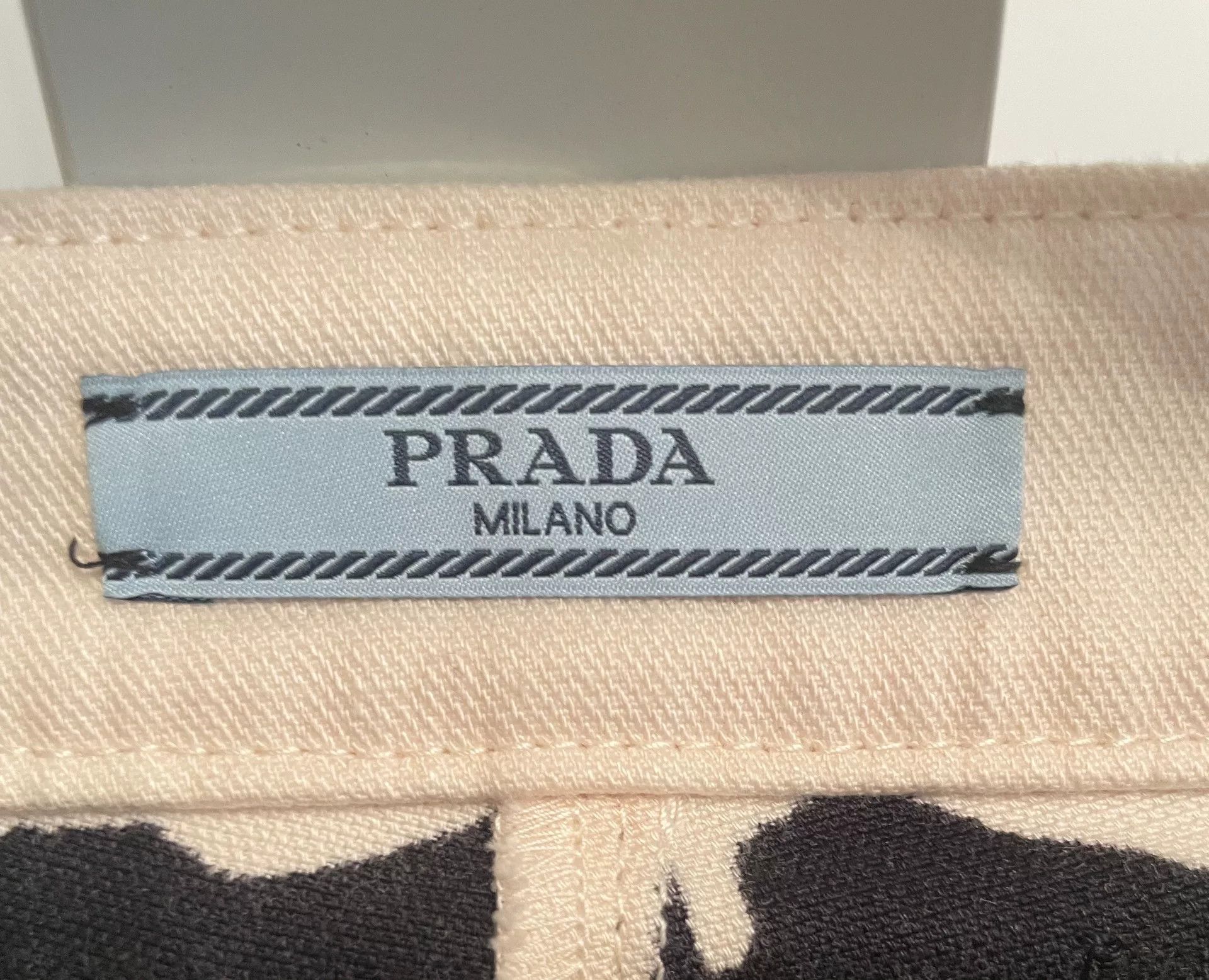 Prada Prada Triangle Logo Casual Pants Size 26" / US 2 / IT 38 - 6 Thumbnail