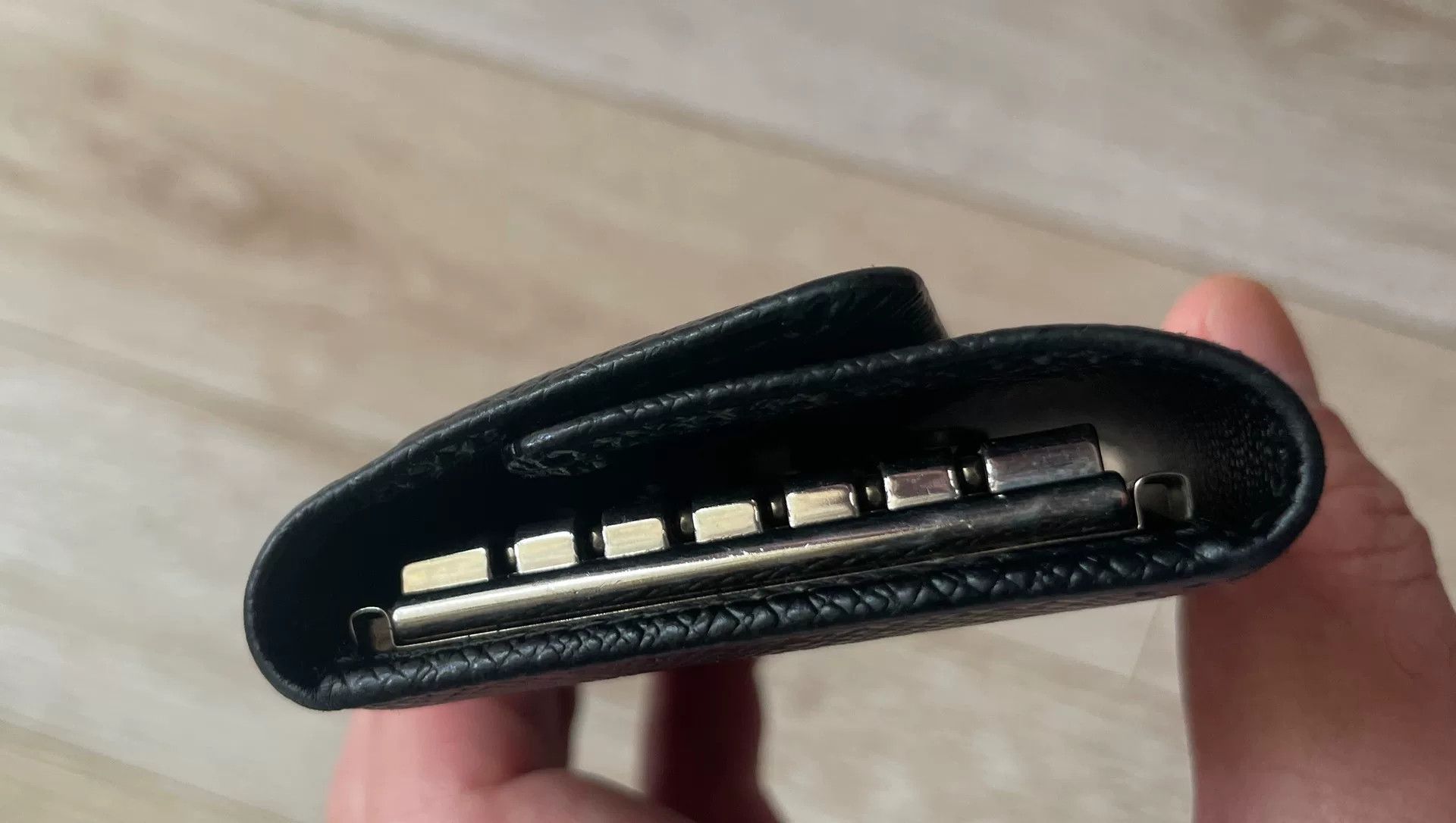 Louis Vuitton Louis Vuitton Key Pouch Size ONE SIZE - 7 Thumbnail