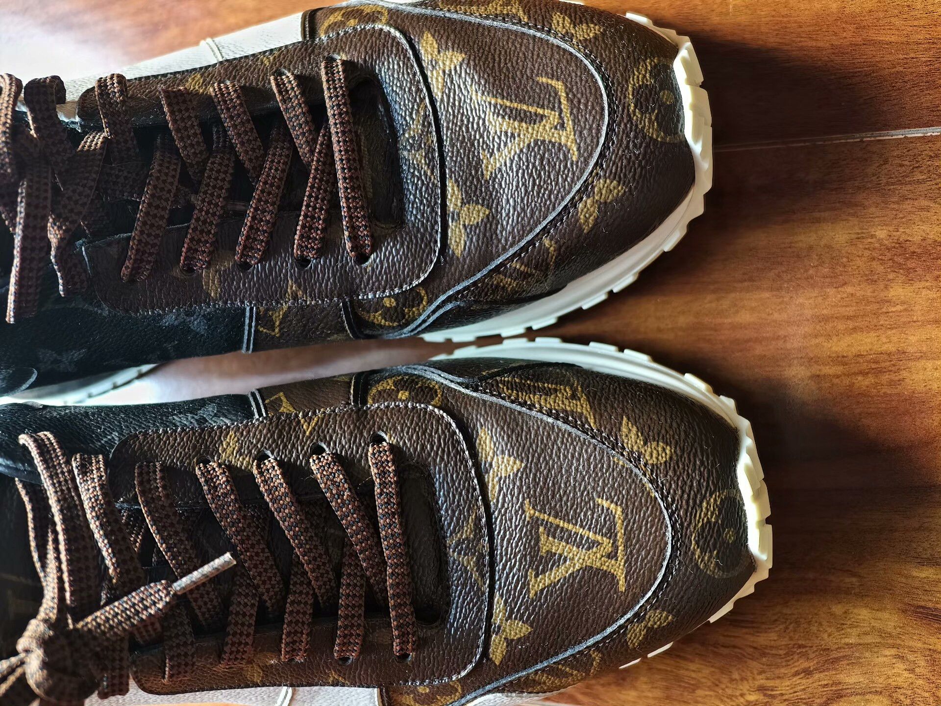 Louis Vuitton LV Run Away Men's Low-Top Shoes Size US 8 / EU 41 - 3 Thumbnail