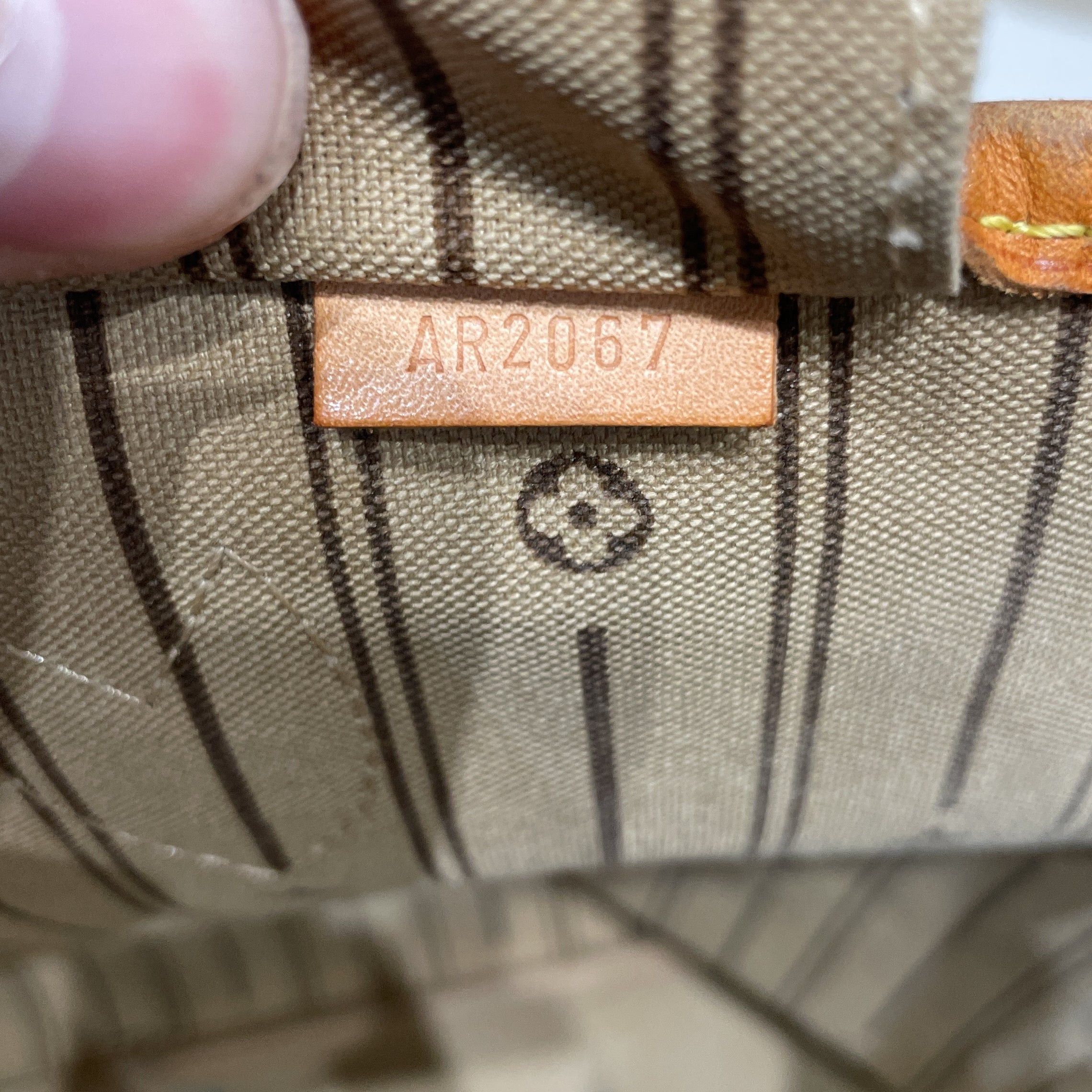 Louis Vuitton Neverfull Tote Size ONE SIZE - 9 Thumbnail