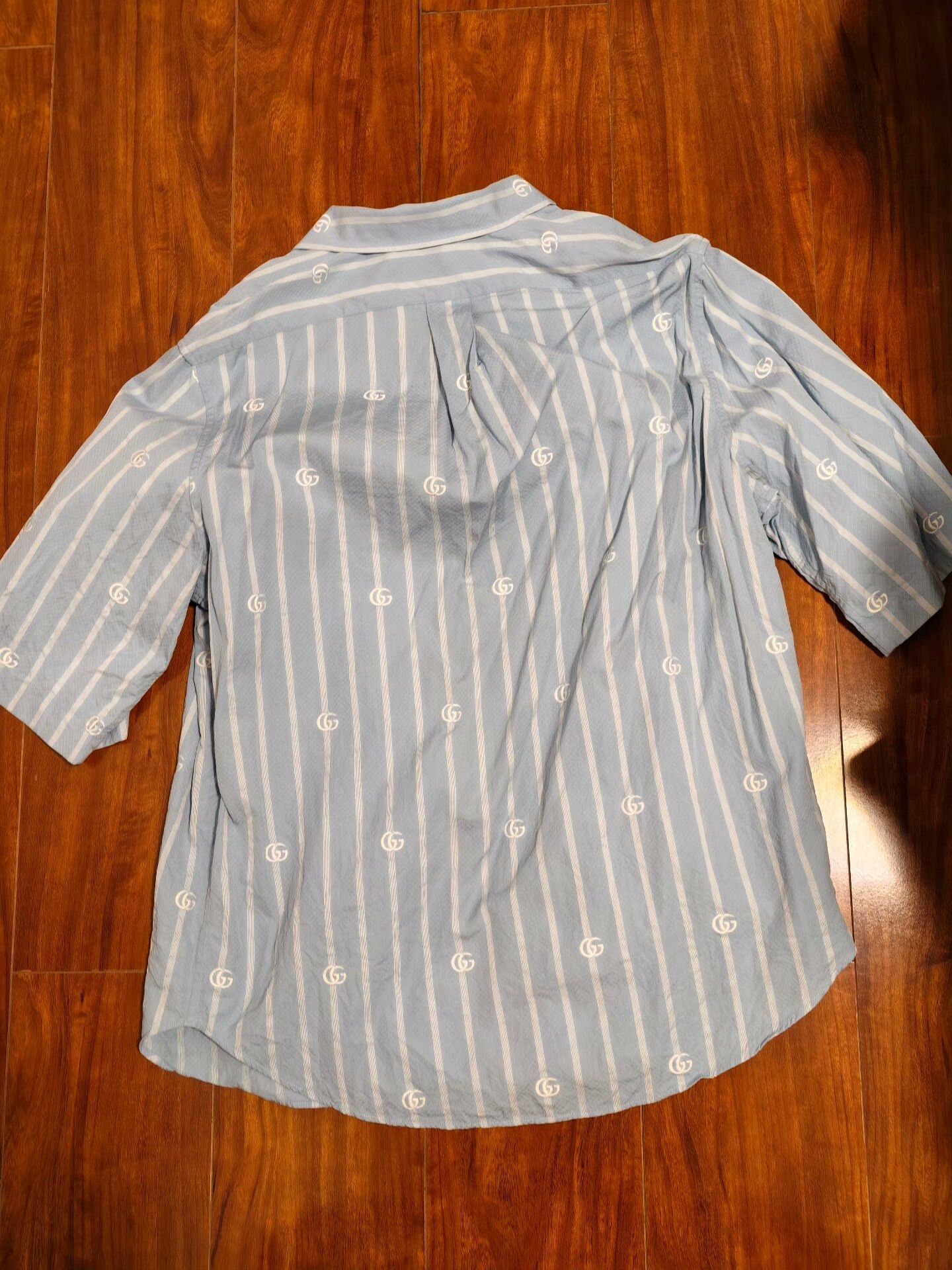 Gucci Gucci Men's Short-Sleeve Shirt Size 40 Size US XXS / EU 40 - 2 Thumbnail