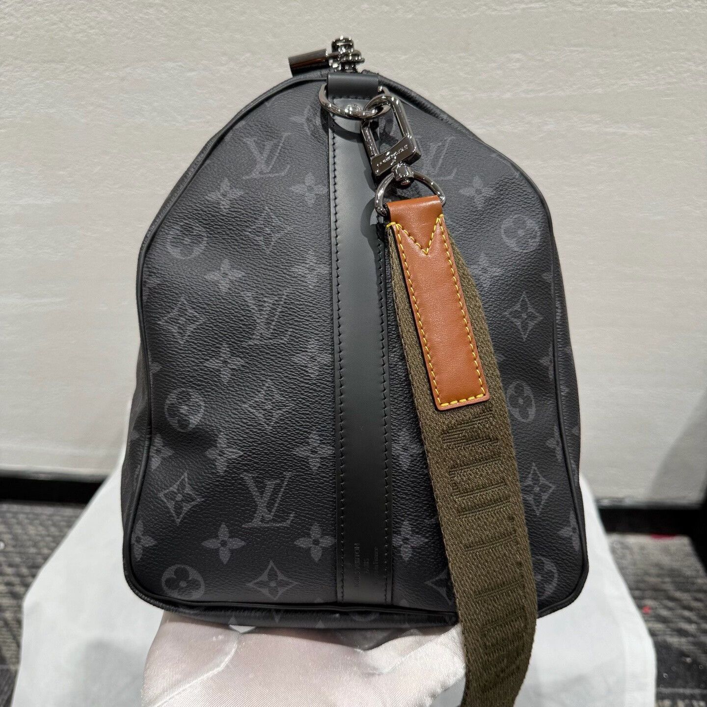 Louis Vuitton Louis Vuitton Keepall 45 Black Travel Bag Size ONE SIZE - 4 Thumbnail