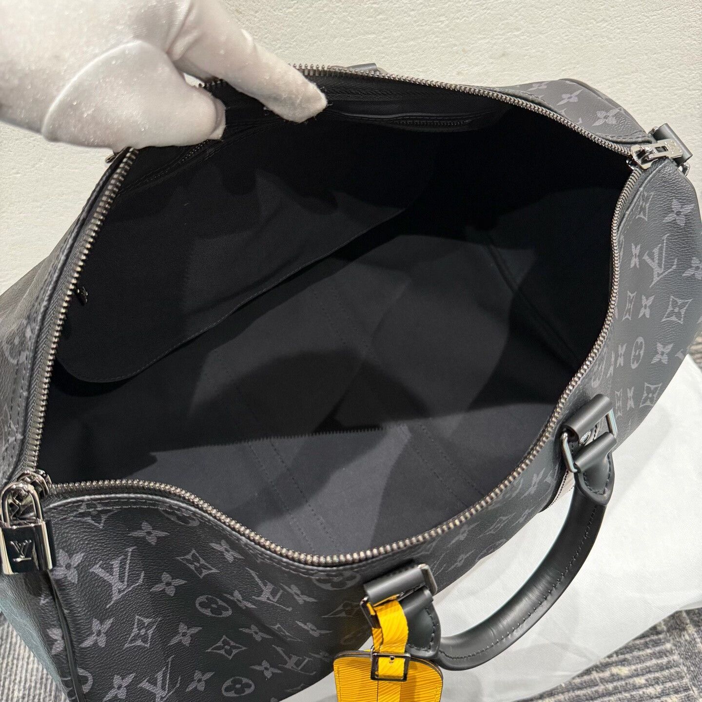 Louis Vuitton Louis Vuitton Keepall 45 Black Travel Bag Size ONE SIZE - 7 Thumbnail