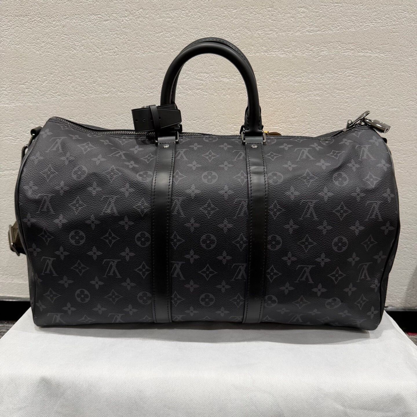 Louis Vuitton Louis Vuitton Keepall 45 Black Travel Bag Size ONE SIZE - 3 Thumbnail