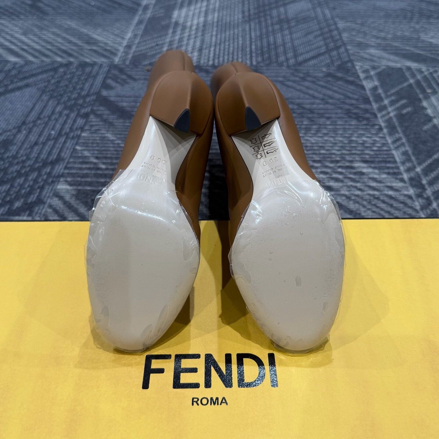 Fendi Fendi Karligraphy Leather High Heeled Boots Size US 4 / IT 34 - 6 Thumbnail