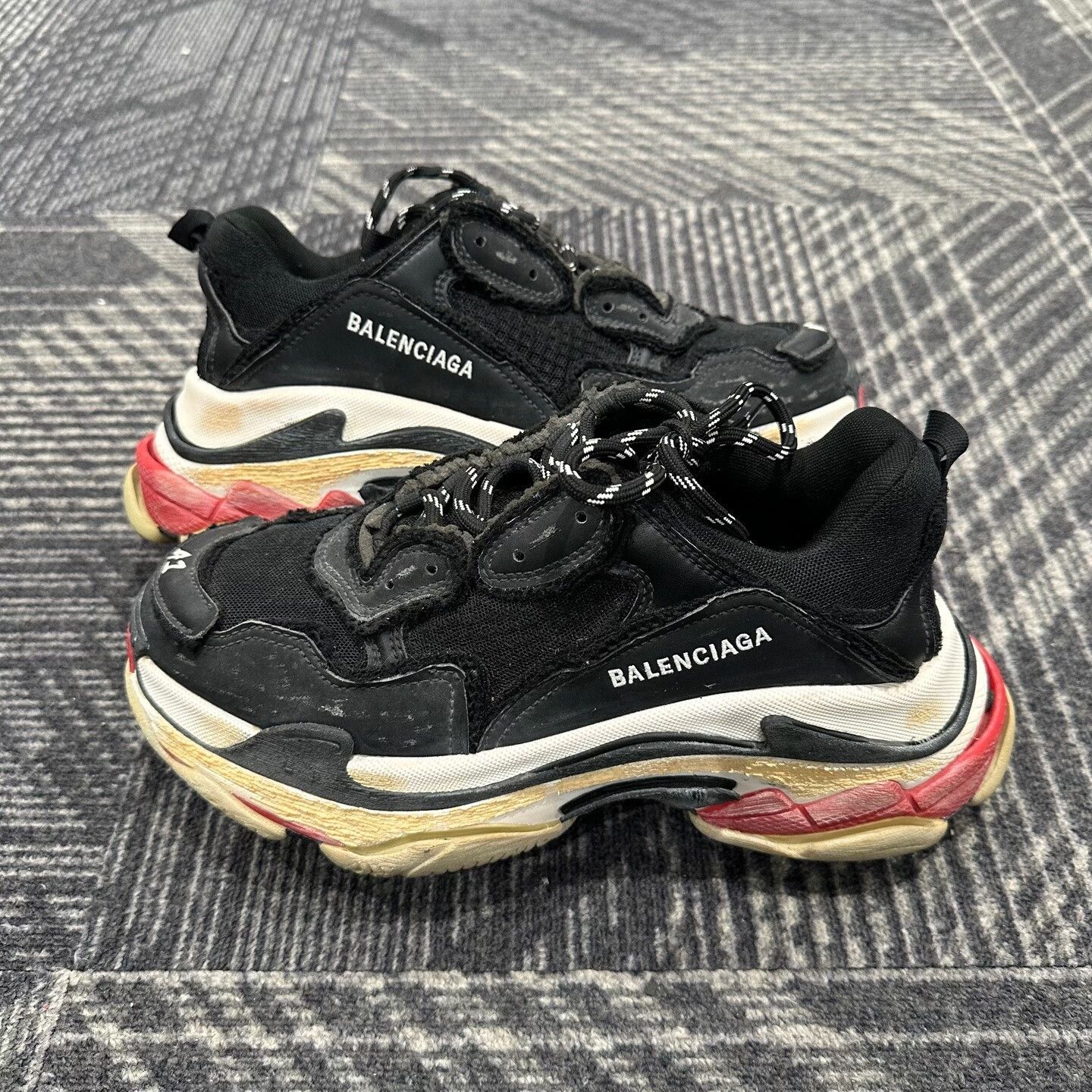 Balenciaga Balenciaga Triple S Dad Sneakers Size 41 Size US 8 / EU 41 - 4 Thumbnail
