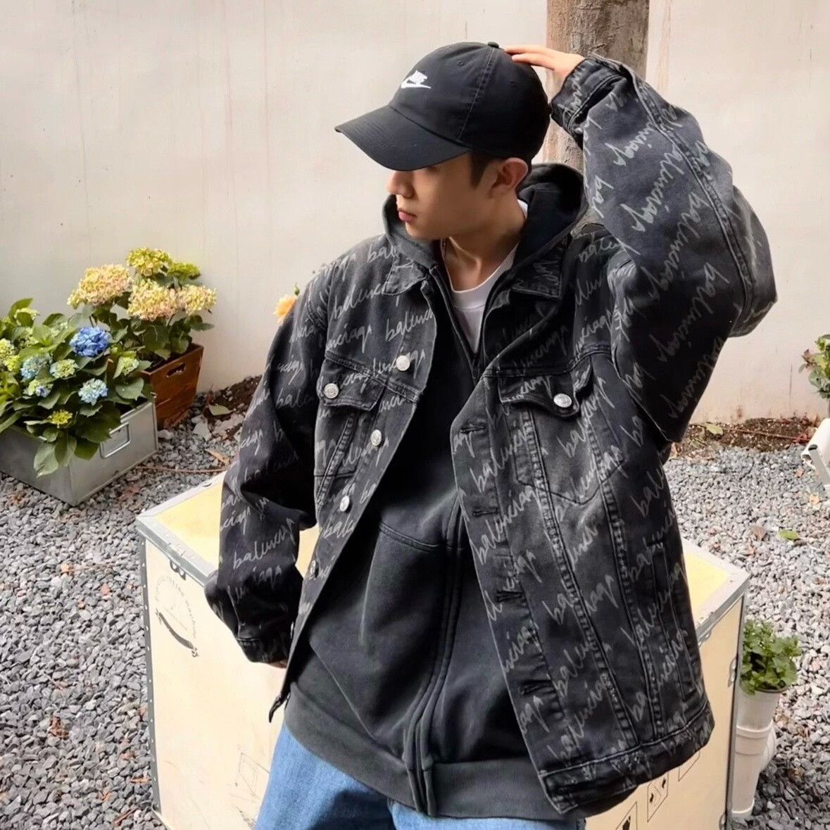 Balenciaga Balenciaga Oversized Denim Jacket with Logo Size US M / EU 48-50 / 2 - 8 Thumbnail