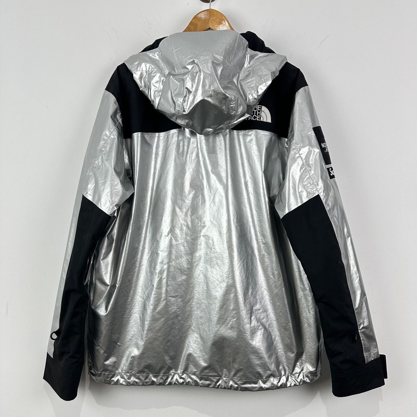 Supreme Supreme The North Face Metallic Shell Jacket Size US L / EU 52-54 / 3 - 2 Thumbnail