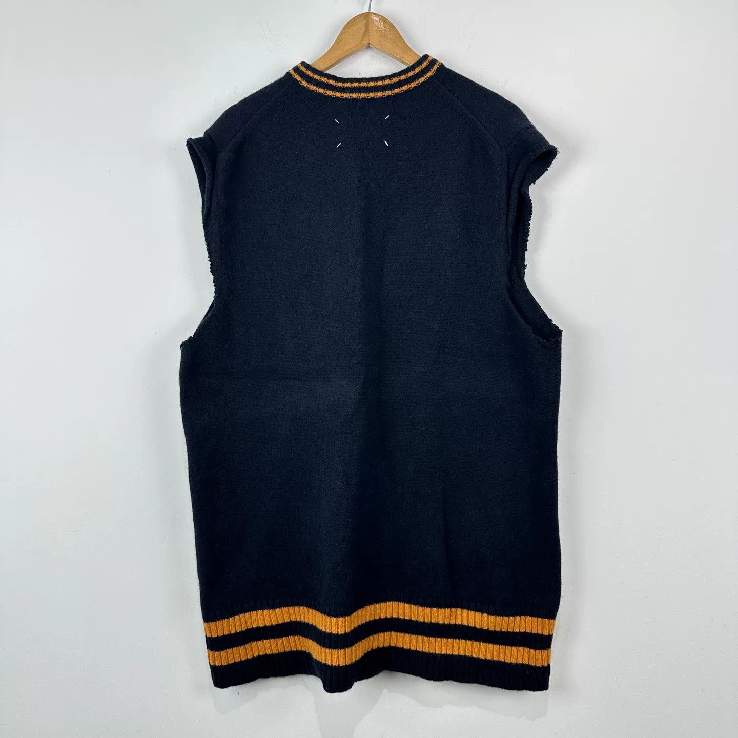 Maison Margiela Maison Margiela V-Neck Wool Vest Sweater Size US M / EU 48-50 / 2 - 2 Thumbnail
