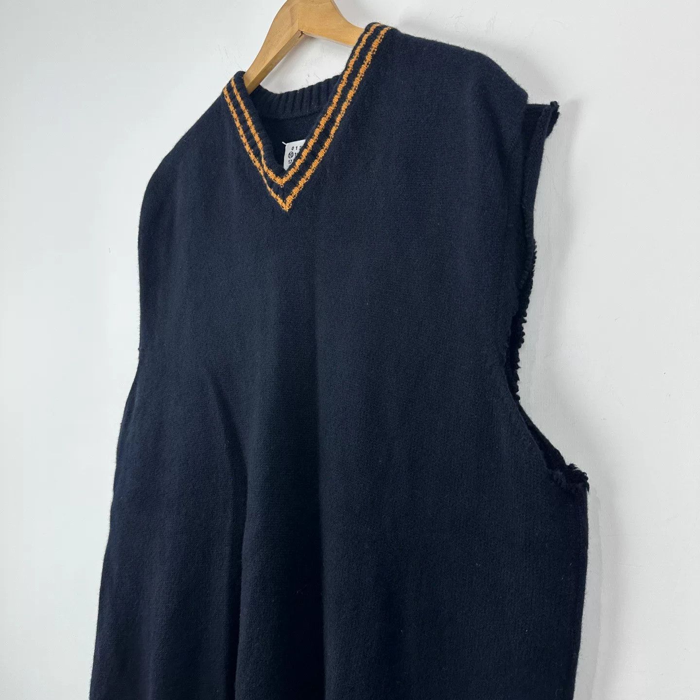 Maison Margiela Maison Margiela V-Neck Wool Vest Sweater Size US M / EU 48-50 / 2 - 4 Thumbnail