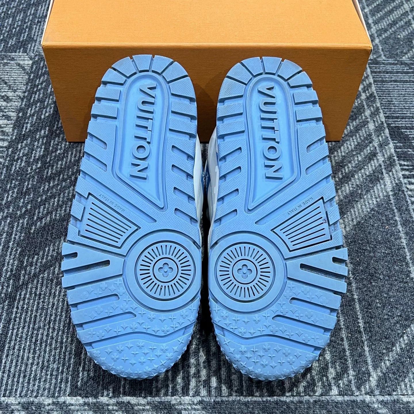 Louis Vuitton Louis Vuitton Trainer Maxi Sneakers Size 42 Size US 9 / EU 42 - 6 Thumbnail