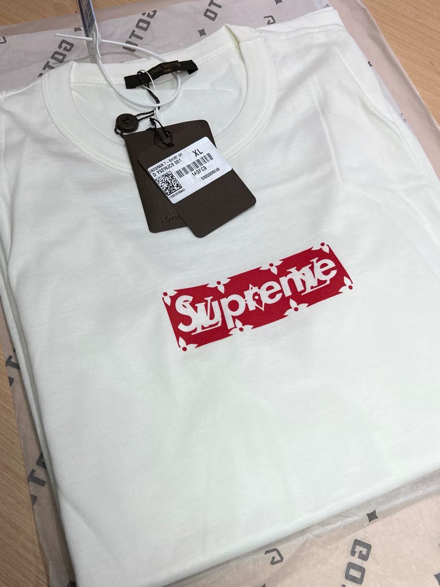 Louis Vuitton LV Supreme Box Logo Short Sleeve T-Shirt Size US XL / EU 56 / 4 - 6 Thumbnail