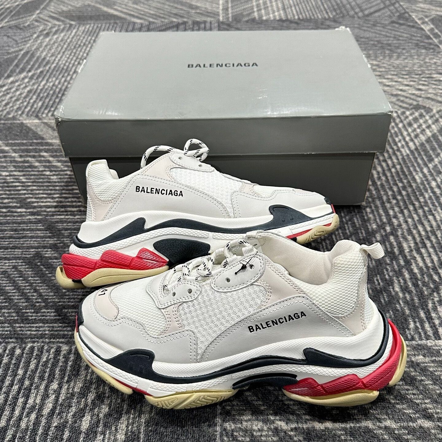 Balenciaga Balenciaga Triple Sneakers Size 41 Size US 8 / EU 41 - 4 Thumbnail