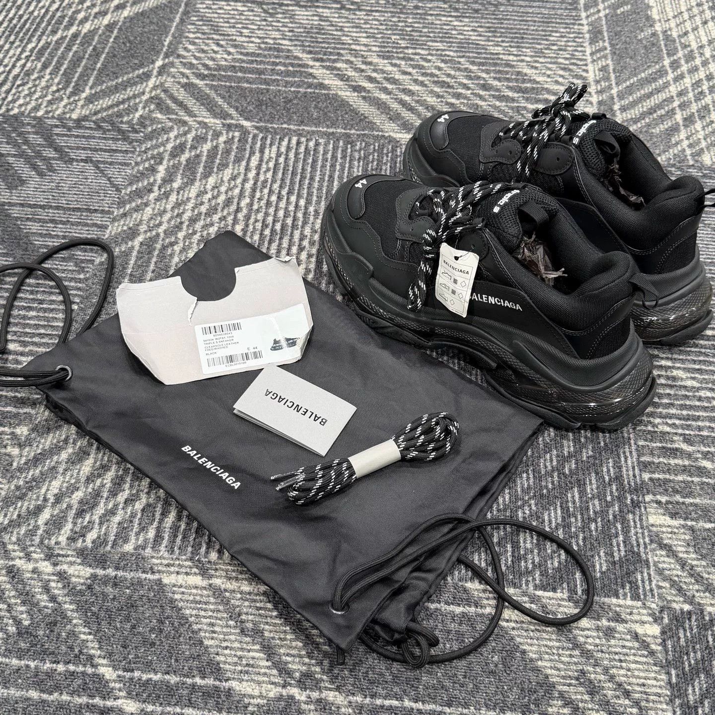 Balenciaga Balenciaga Triple S Black Sneakers Size 44 Size US 10 / EU 43 - 7 Thumbnail