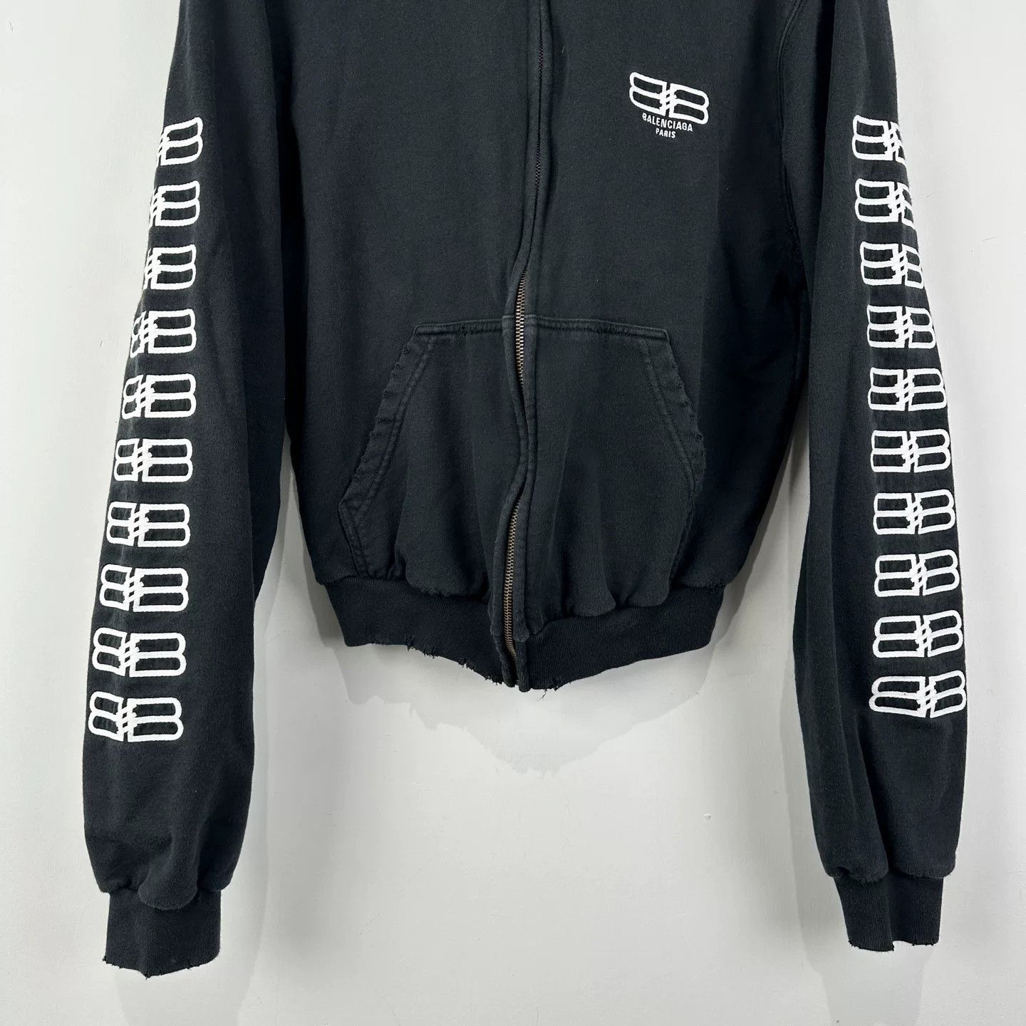 Balenciaga Balenciaga Distressed BB Embroidered Jacket Size US XS / EU 42 / 0 - 4 Thumbnail