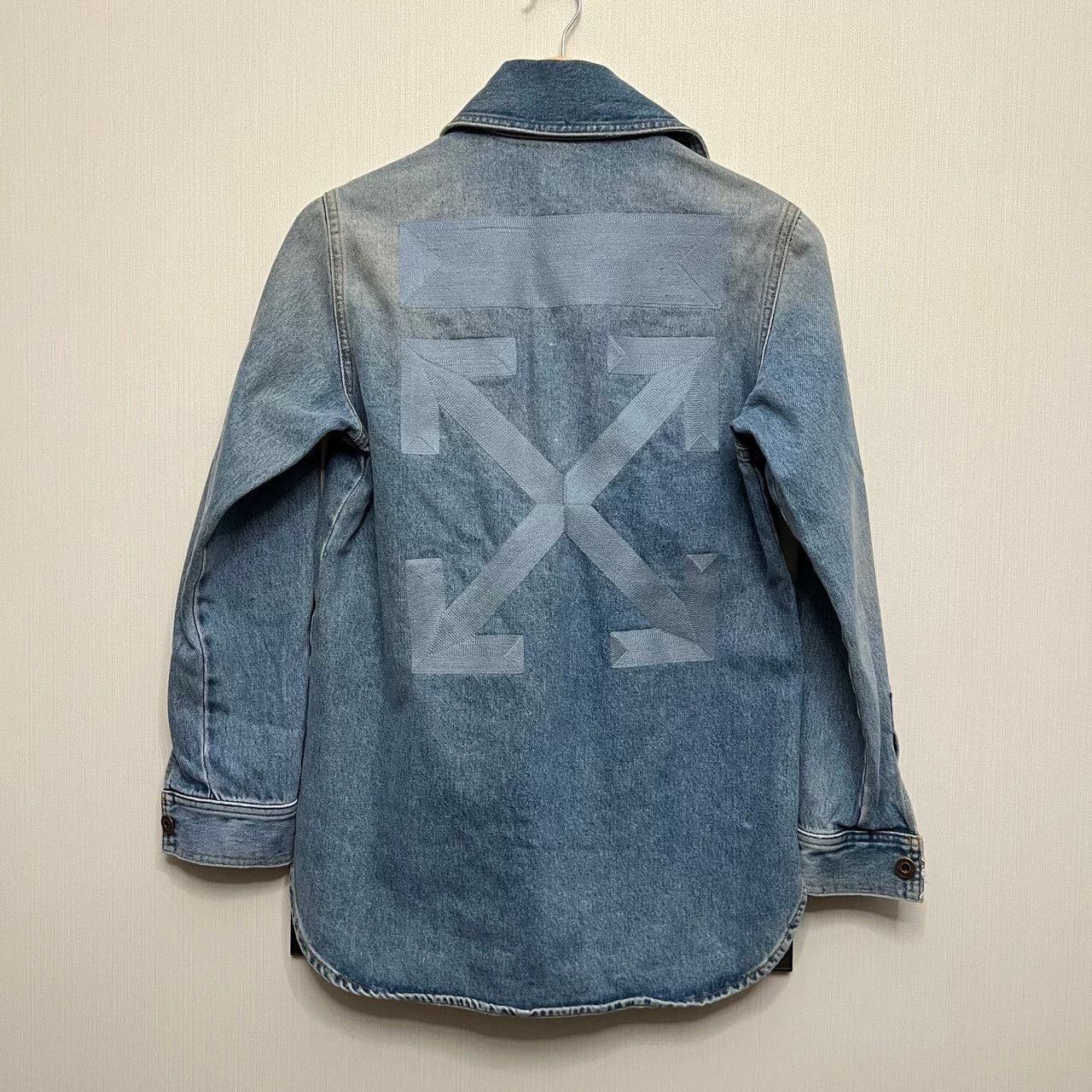 Off-White Off-White Embroidered Arrow Denim Jacket XS Size XS / US 0-2 / IT 36-38 - 2 Thumbnail