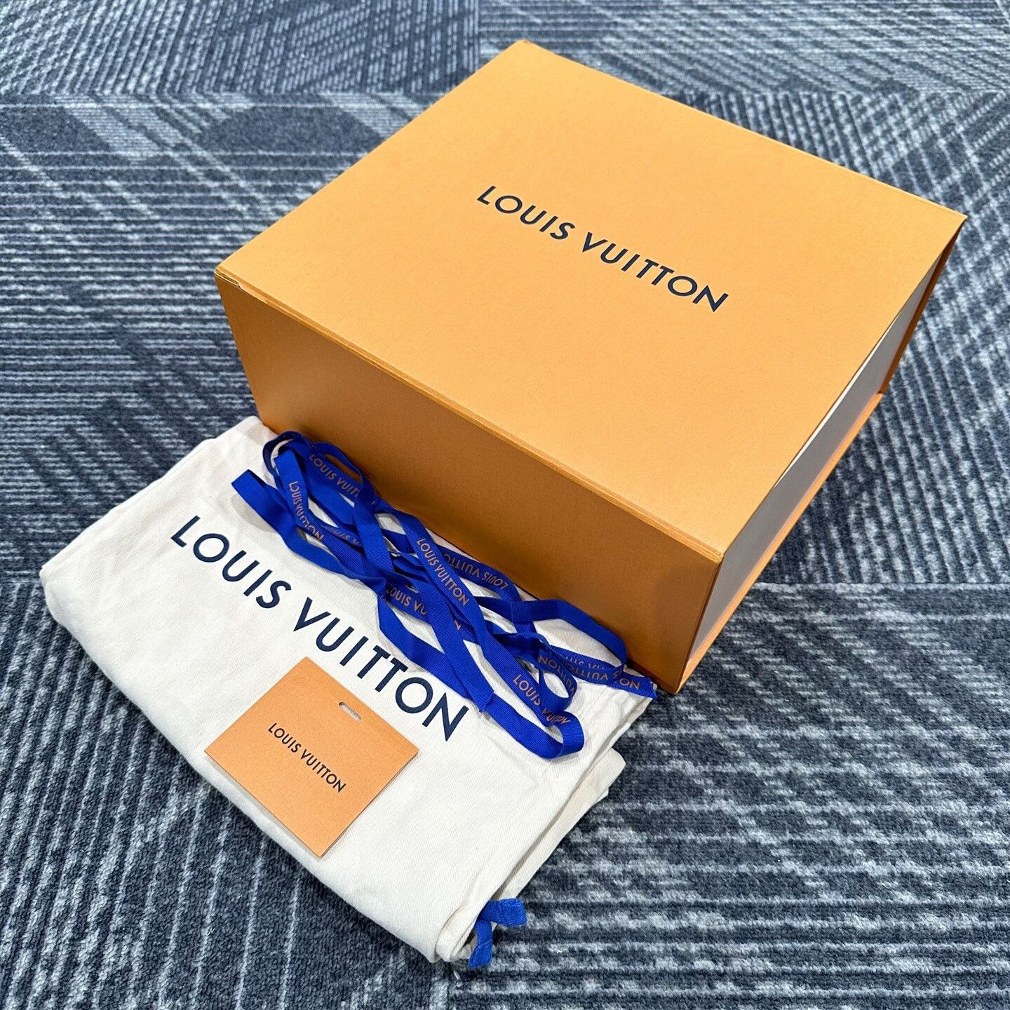 Louis Vuitton Louis Vuitton Run 55 Sneakers for Sale Size US 6.5 / EU 39-40 - 8 Thumbnail