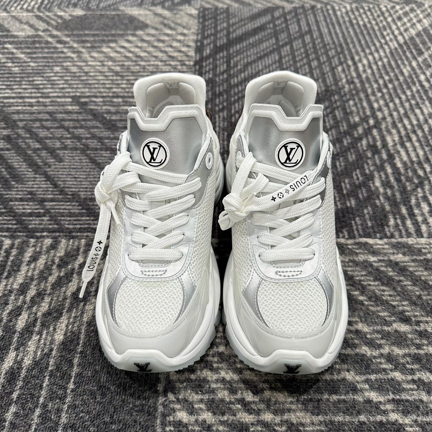 Louis Vuitton Louis Vuitton Run 55 Sneakers for Sale Size US 6.5 / EU 39-40 - 2 Thumbnail