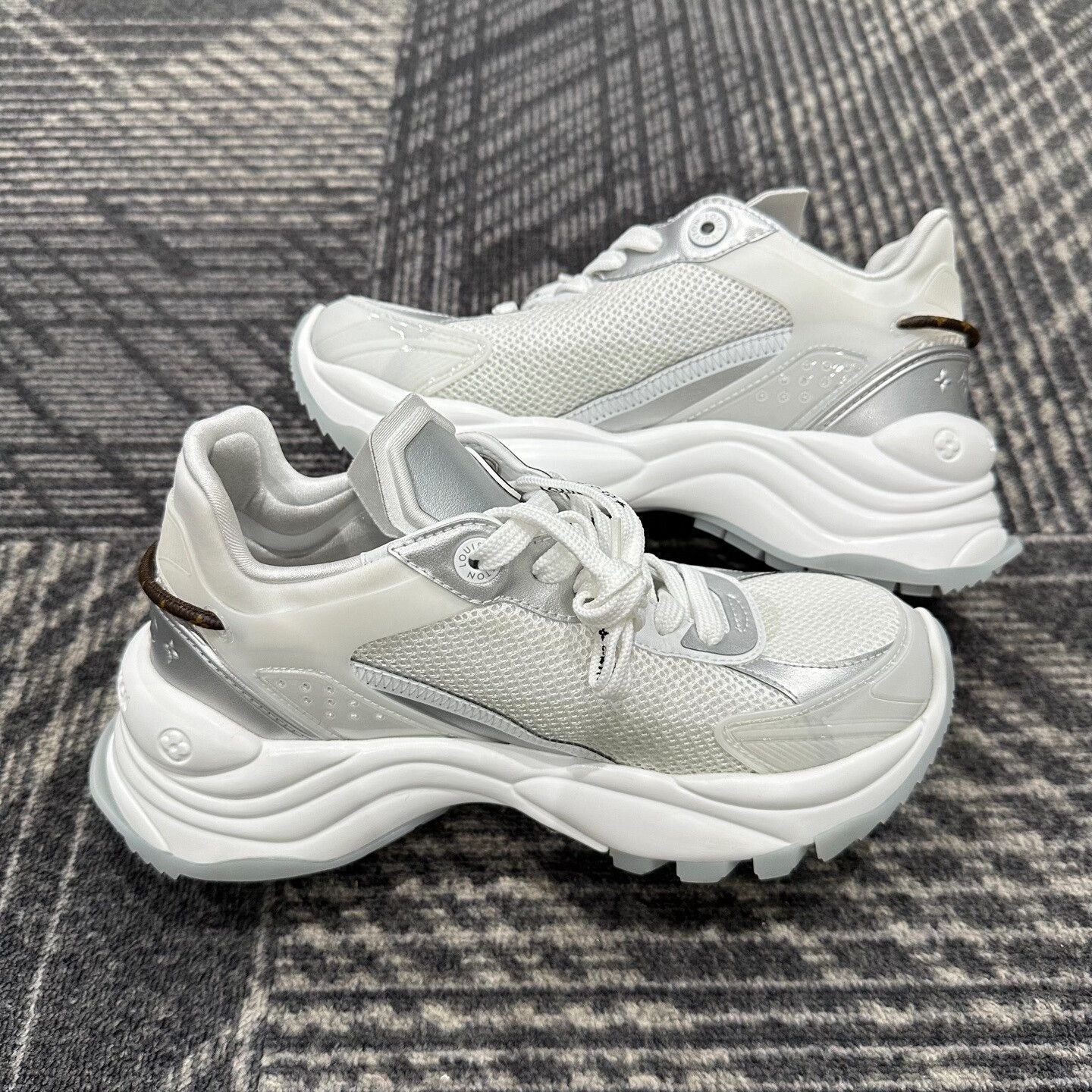 Louis Vuitton Louis Vuitton Run 55 Sneakers for Sale Size US 6.5 / EU 39-40 - 5 Thumbnail