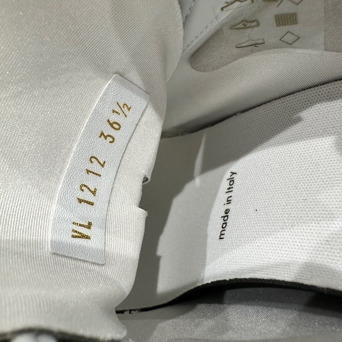 Louis Vuitton Louis Vuitton Run 55 Sneakers for Sale Size US 6.5 / EU 39-40 - 7 Thumbnail