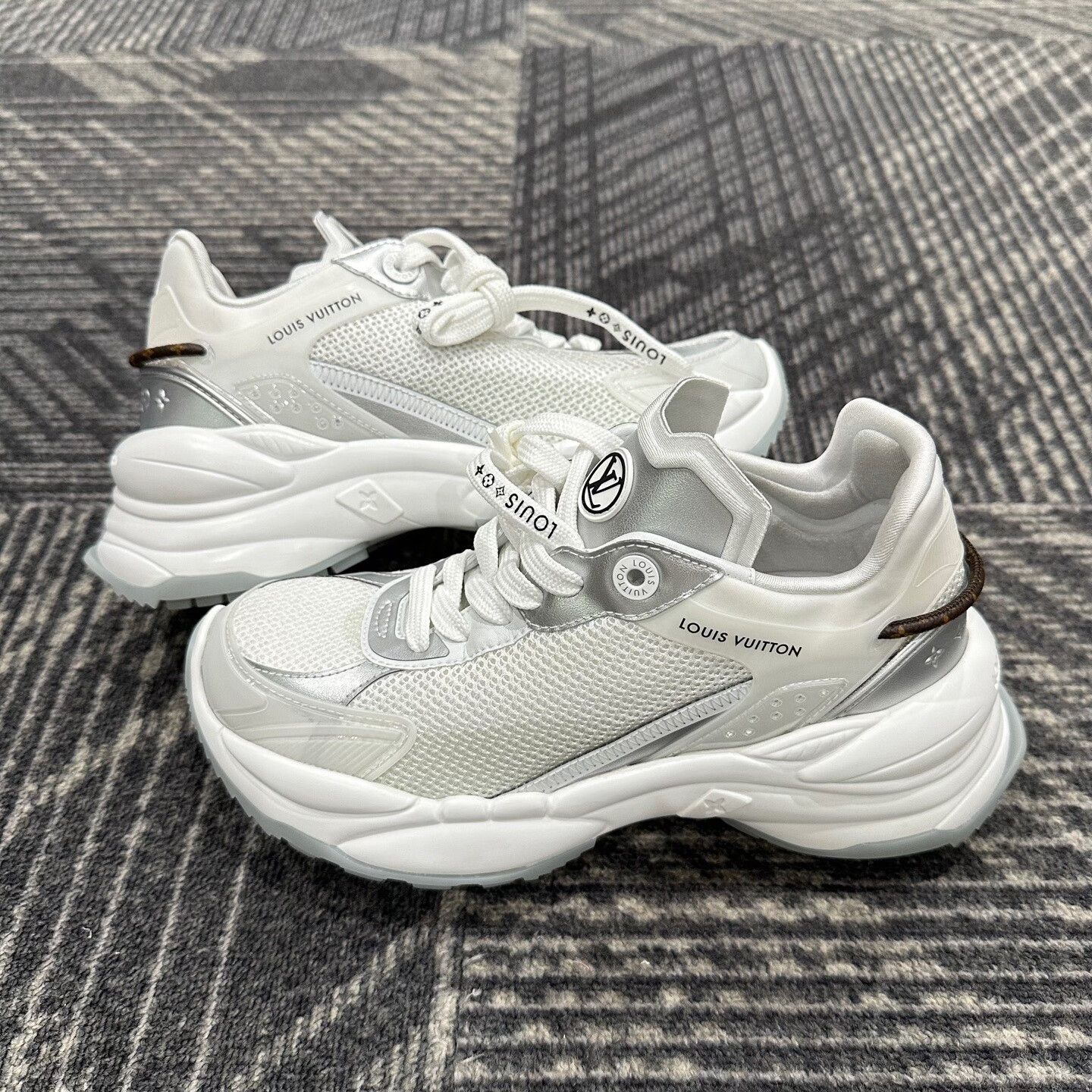 Louis Vuitton Louis Vuitton Run 55 Sneakers for Sale Size US 6.5 / EU 39-40 - 4 Thumbnail