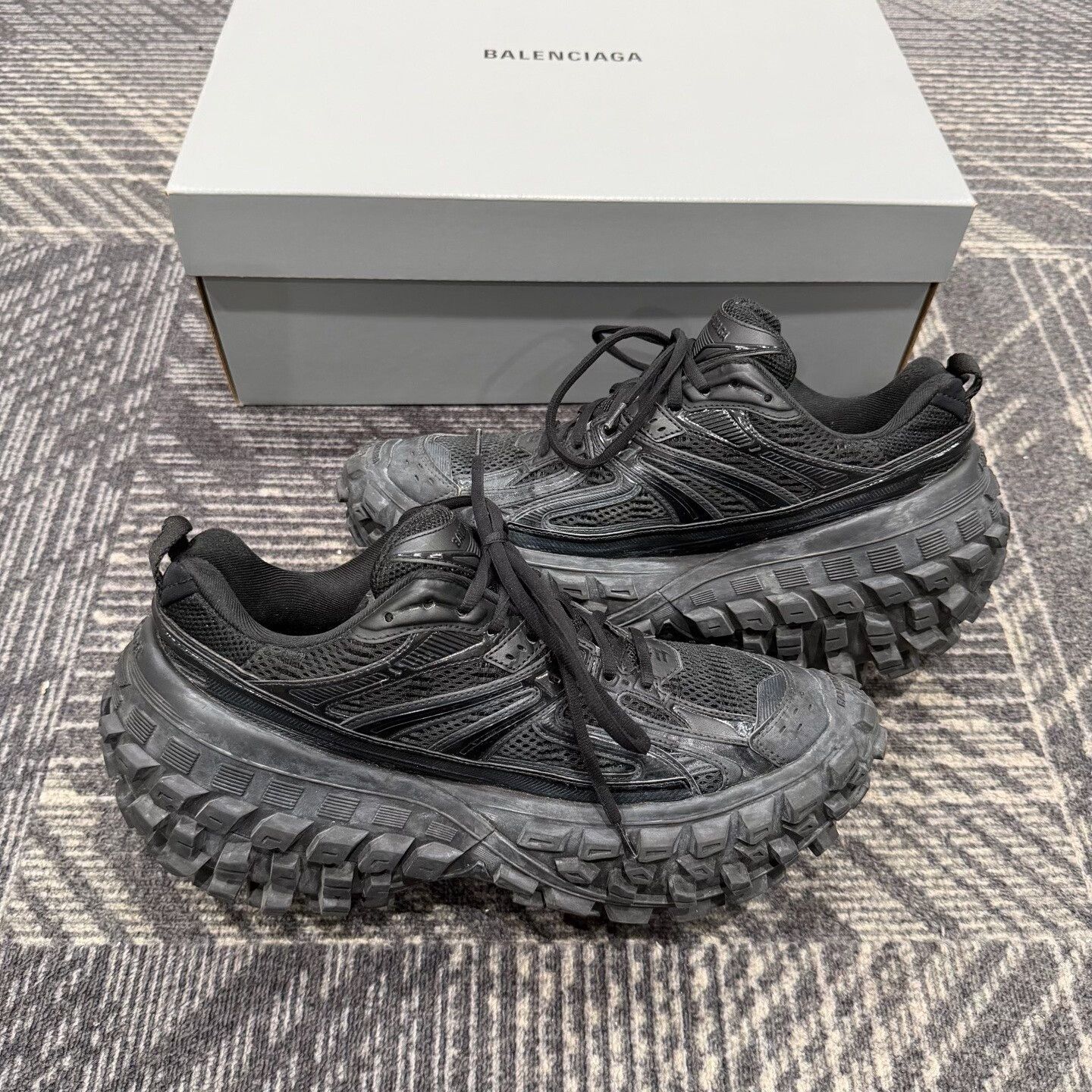 Balenciaga Balenciaga Bouncer Vintage Tire Shoes Size US 9 / EU 42 - 5 Thumbnail