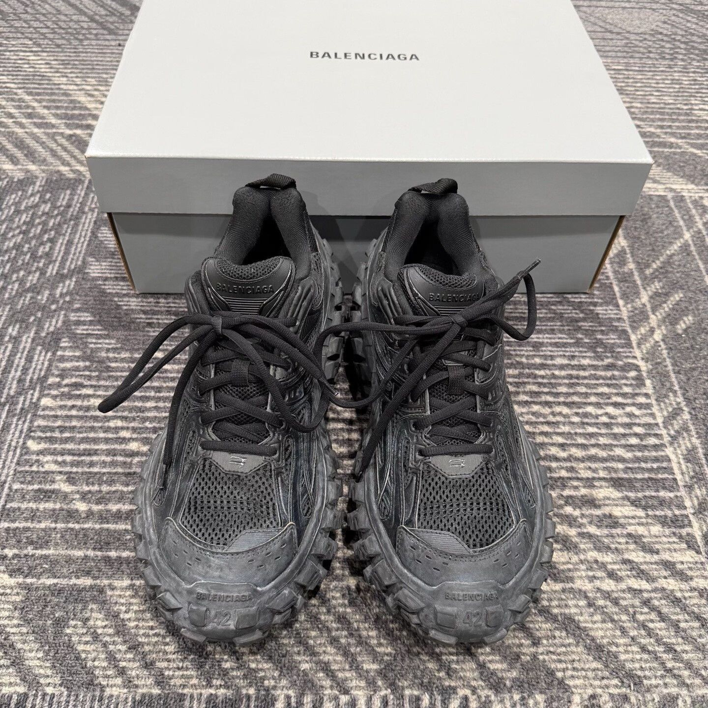 Balenciaga Balenciaga Bouncer Vintage Tire Shoes Size US 9 / EU 42 - 2 Thumbnail