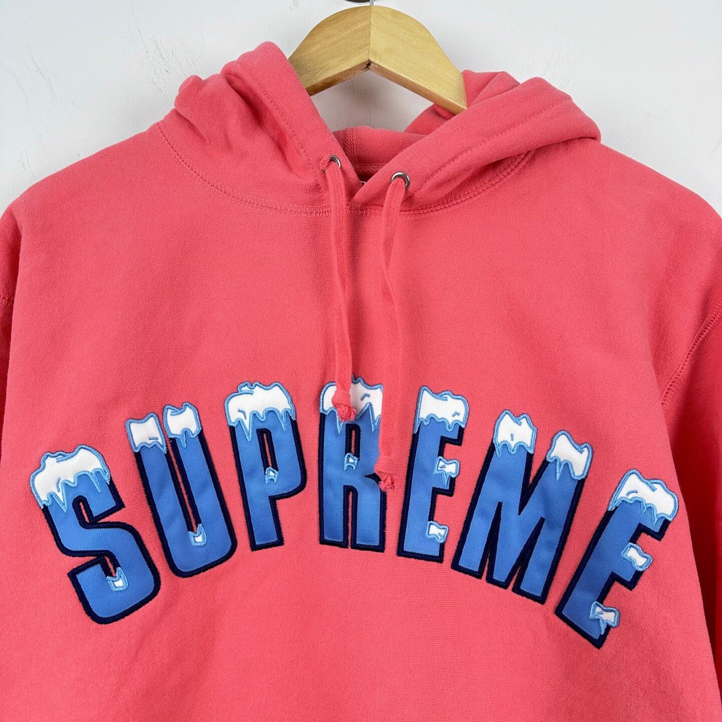 Supreme Supreme Pink Ice Logo Hoodie Size US M / EU 48-50 / 2 - 4 Thumbnail