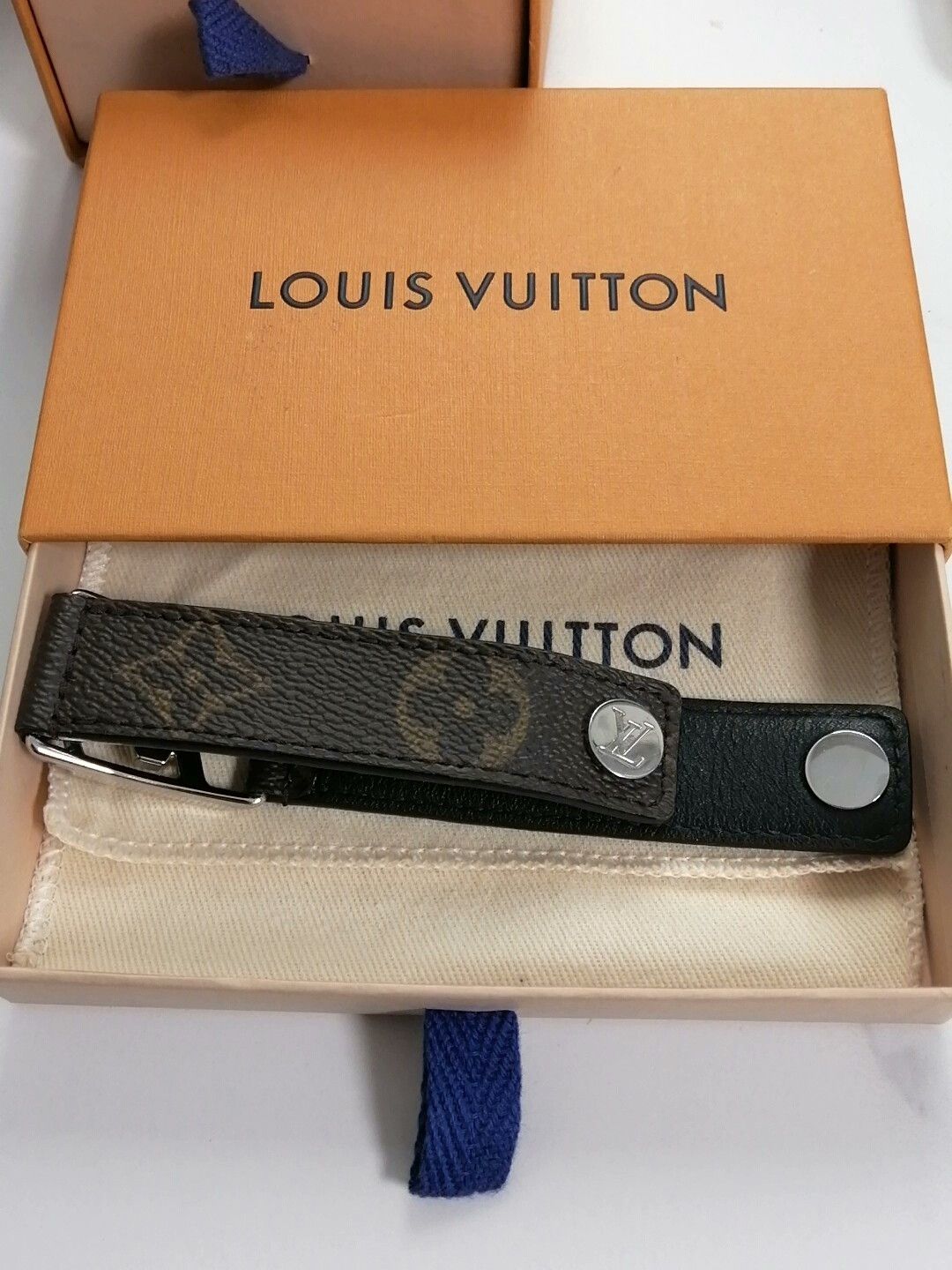 Louis Vuitton Louis Vuitton Monogram Bracelet Size ONE SIZE - 4 Thumbnail