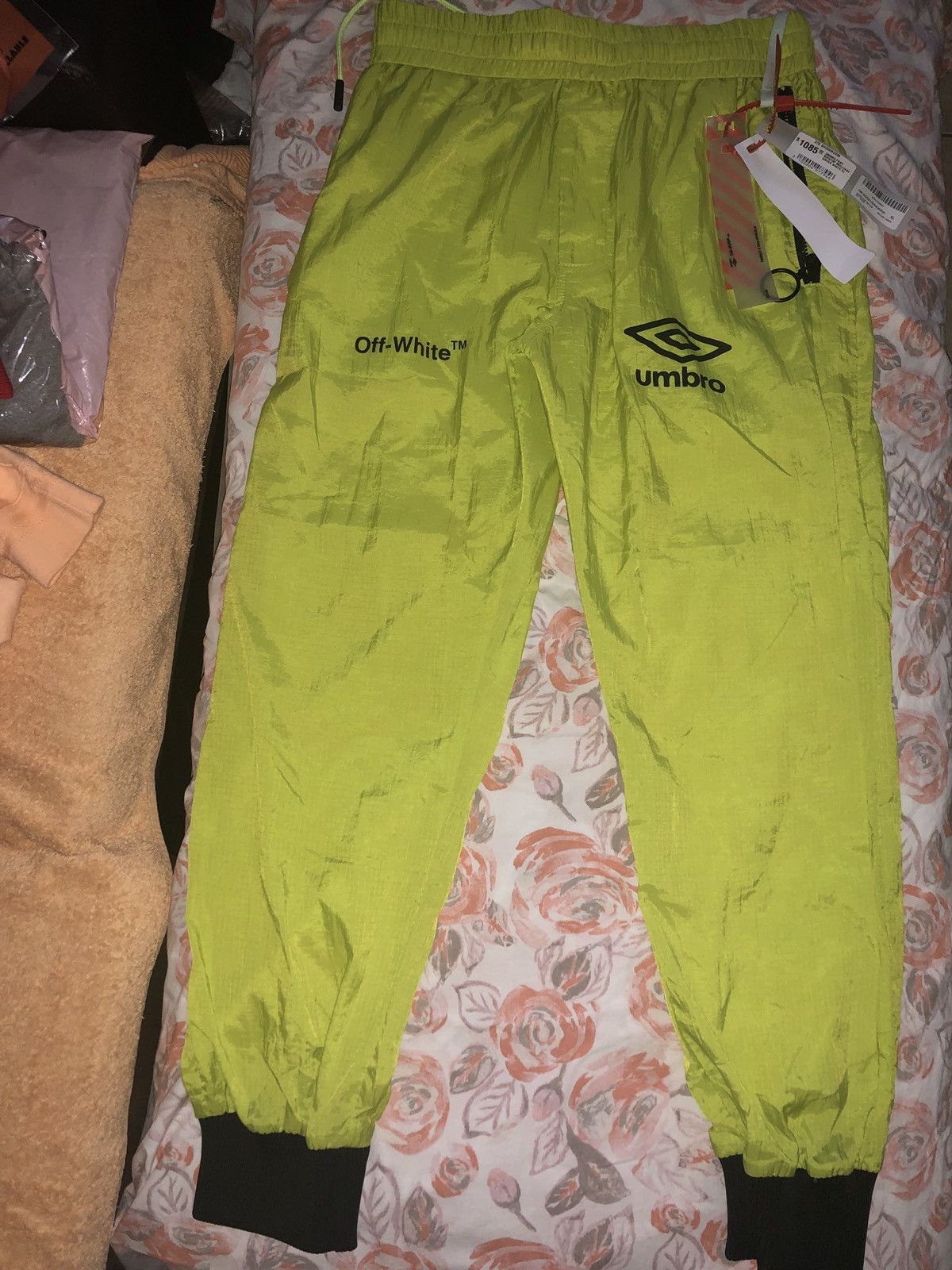Off-White × Umbro Neon Track Pants Size US 34 / EU 50 - 2 Thumbnail