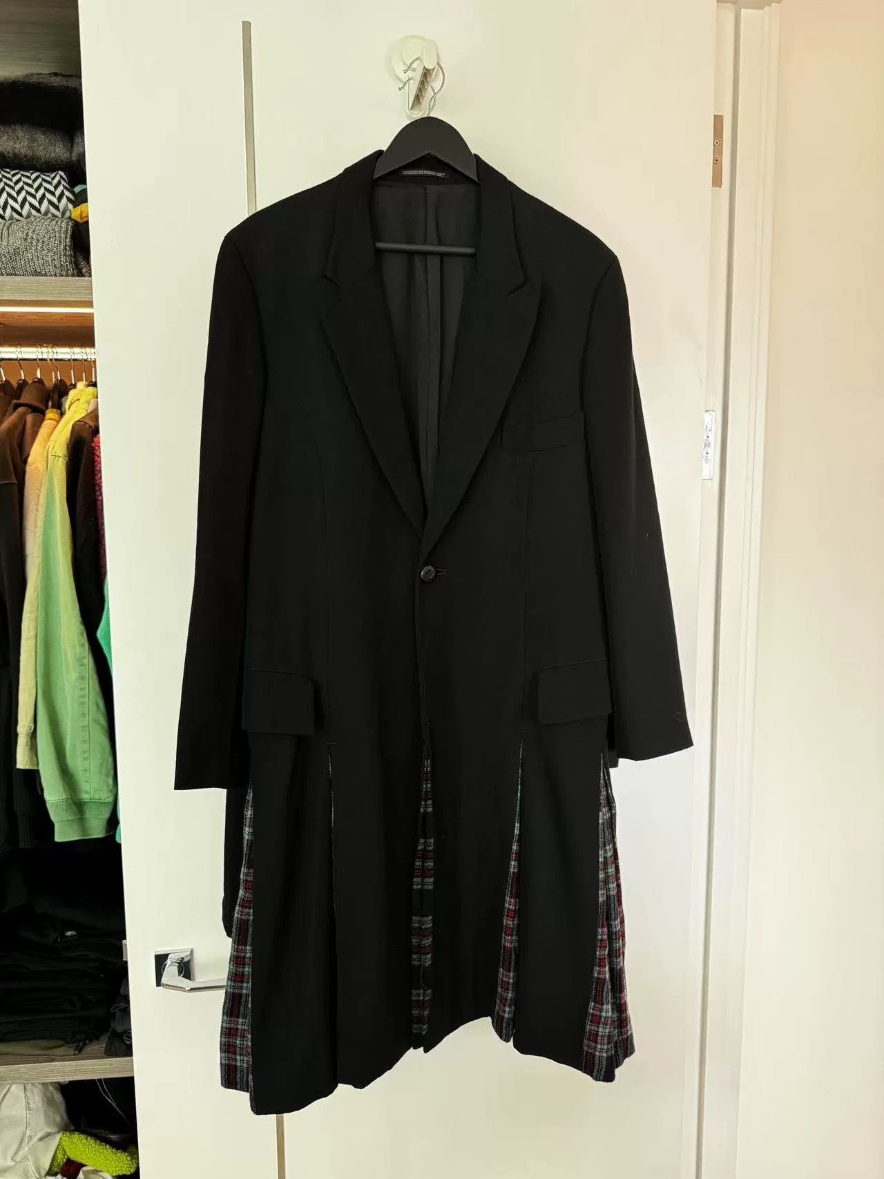 Yohji Yamamoto Yohji Yamamoto Pleated Thorn Rose Coat Size US L / EU 52-54 / 3 - 8 Thumbnail