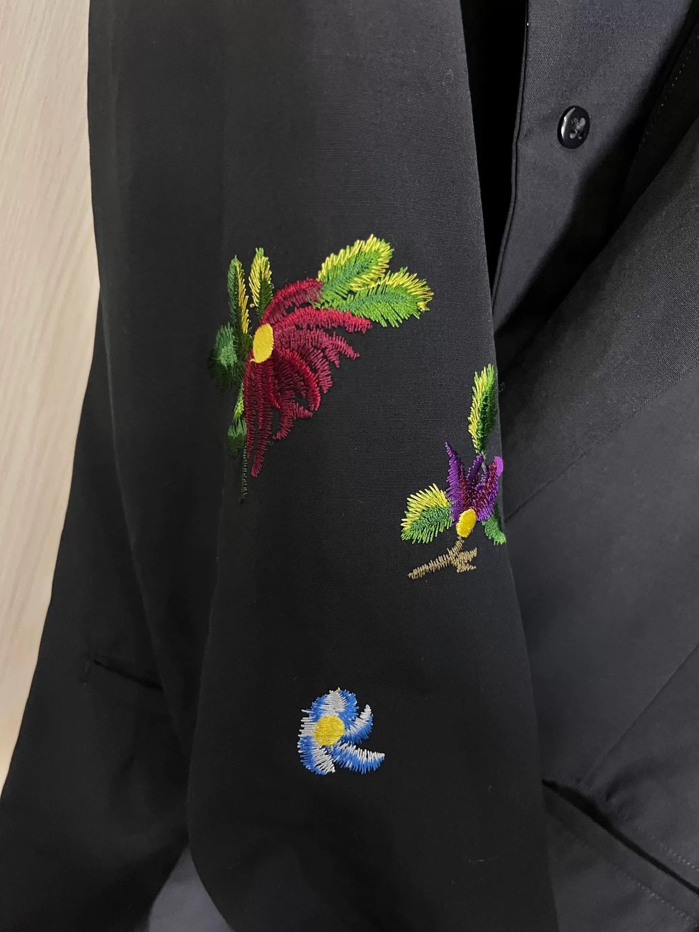 Yohji Yamamoto Yohji Yamamoto Floral Embroidered Jacket Size S / US 4 / IT 40 - 3 Thumbnail