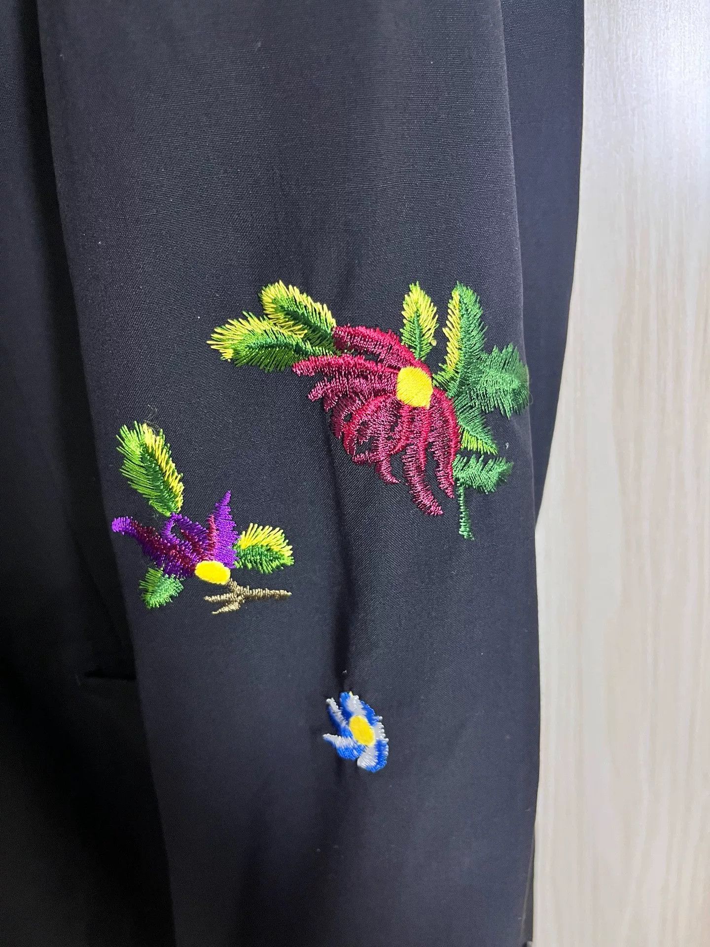 Yohji Yamamoto Yohji Yamamoto Floral Embroidered Jacket Size S / US 4 / IT 40 - 2 Thumbnail