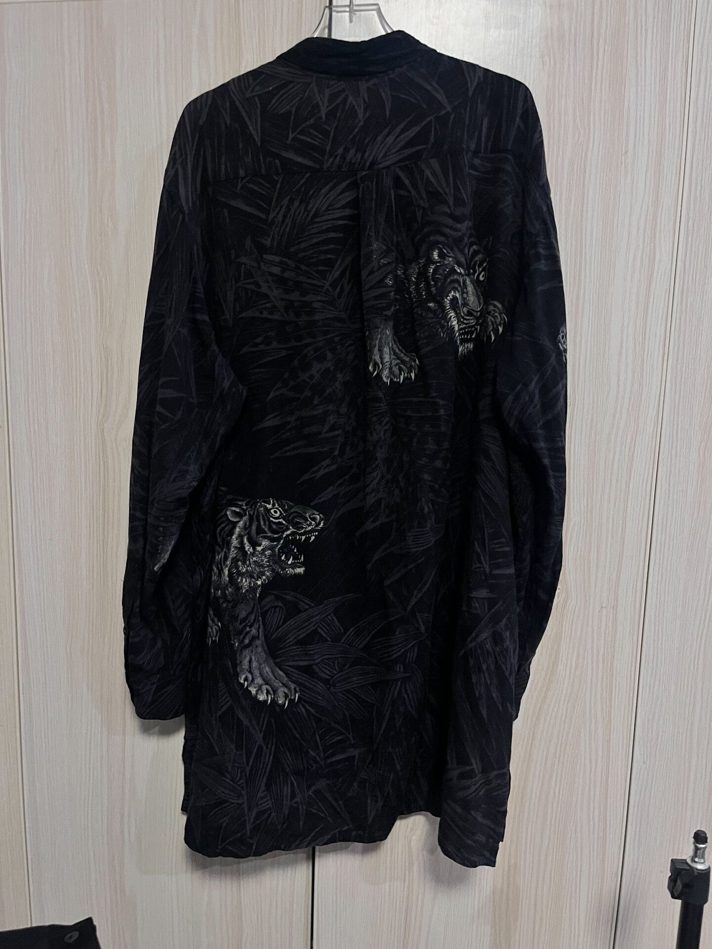 Yohji Yamamoto Yohji Yamamoto Tiger Print Shirt Size US M / EU 48-50 / 2 - 3 Thumbnail