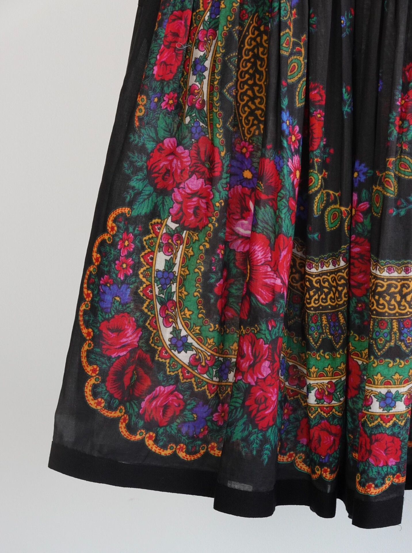Comme des Garcons Floral Pleated Skirt by CDG Size 24" / US 00 / IT 34 - 4 Thumbnail