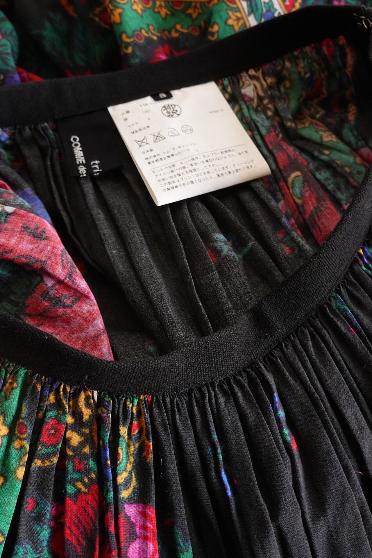 Comme des Garcons Floral Pleated Skirt by CDG Size 24" / US 00 / IT 34 - 9 Thumbnail