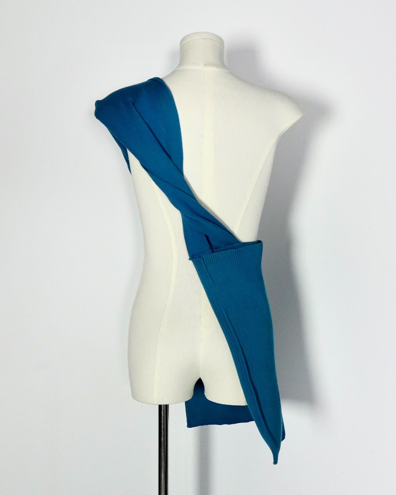 Pervert Blue Twisted Knit Bag by PERVERZE Size ONE SIZE - 7 Thumbnail