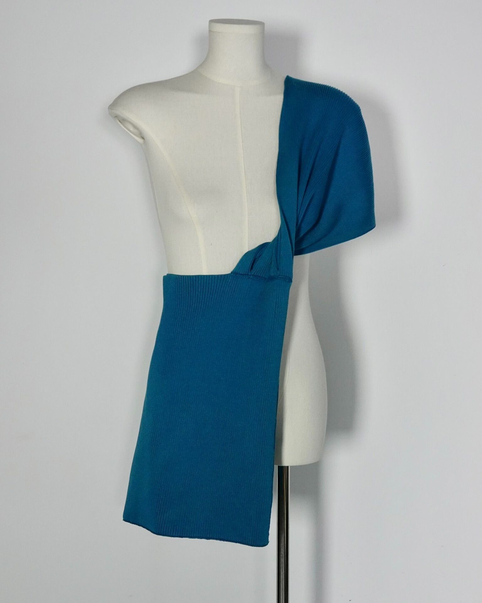 Pervert Blue Twisted Knit Bag by PERVERZE Size ONE SIZE - 6 Thumbnail