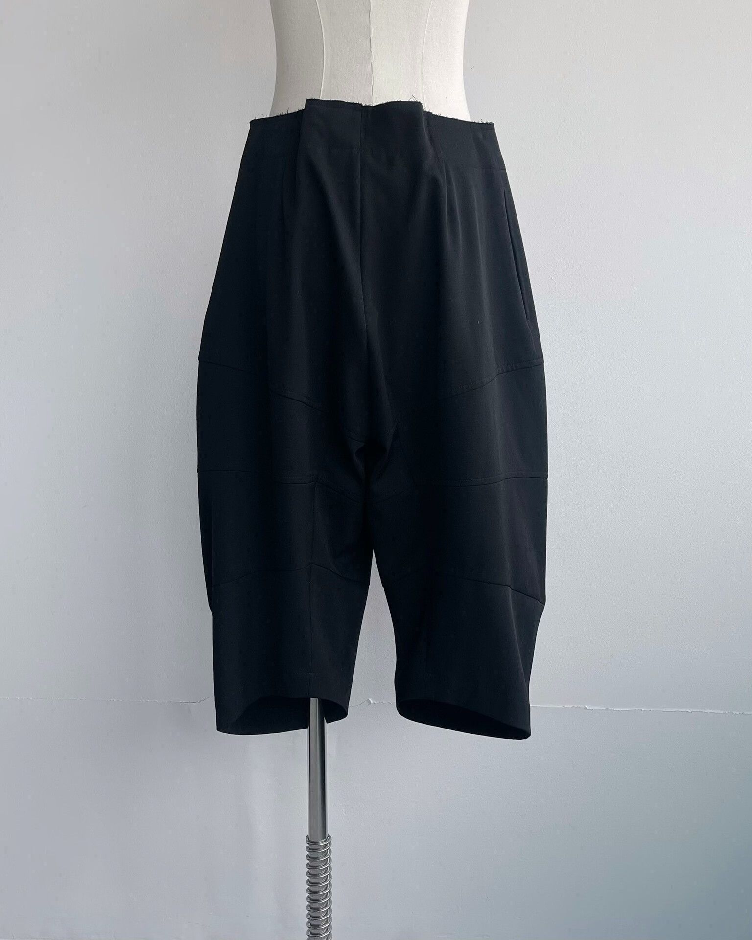 Comme des Garcons CDG Tailored Black Culotte Pants Size 28" / US 6 / IT 42 - 5 Thumbnail