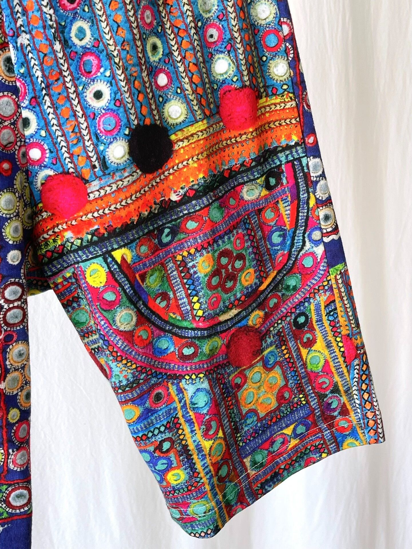 Comme des Garcons Colorful Cotton Shorts with Ethnic Print Size 24" / US 00 / IT 34 - 7 Thumbnail