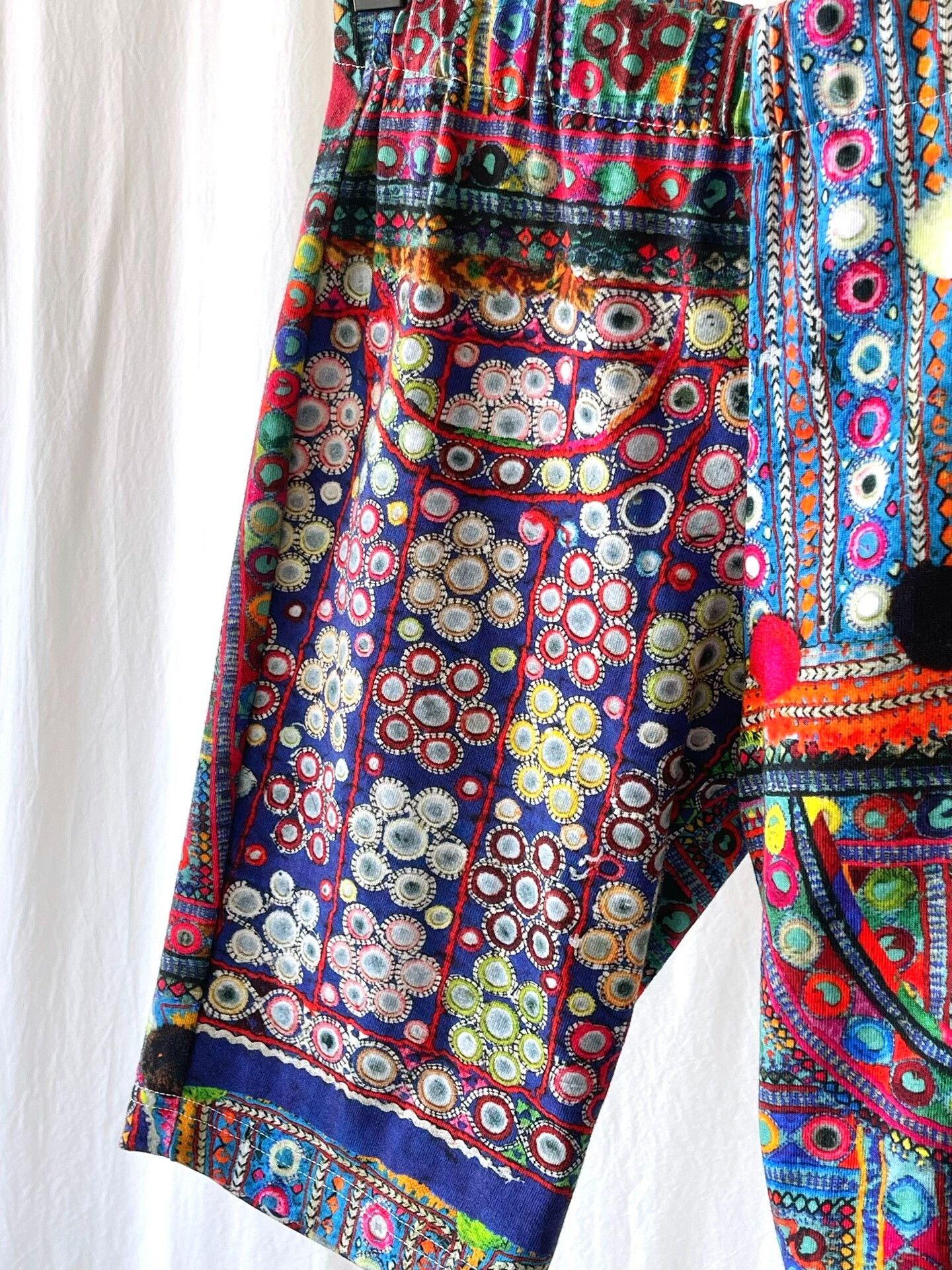 Comme des Garcons Colorful Cotton Shorts with Ethnic Print Size 24" / US 00 / IT 34 - 6 Thumbnail