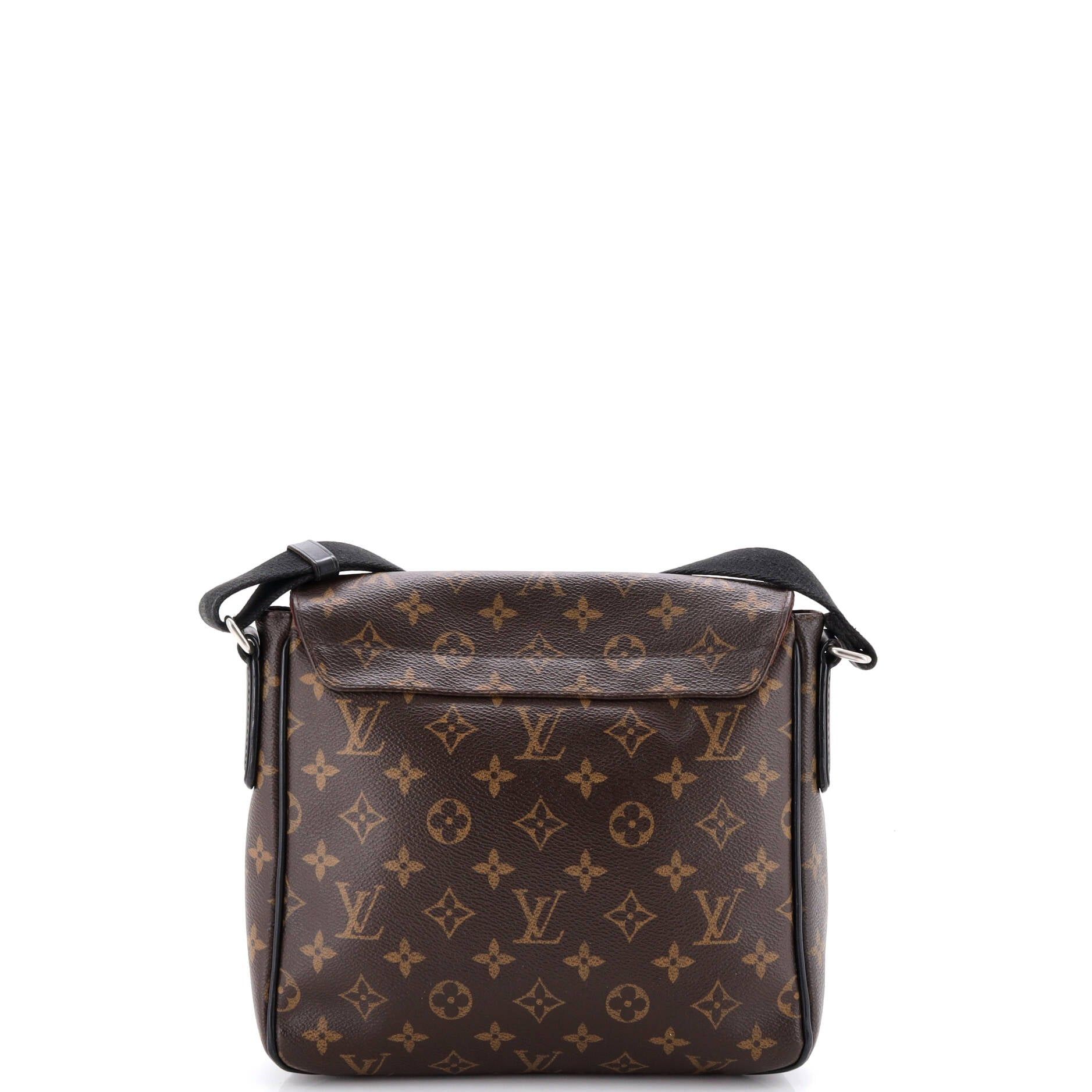 Louis Vuitton District Messenger Bag Size ONE SIZE - 3 Thumbnail