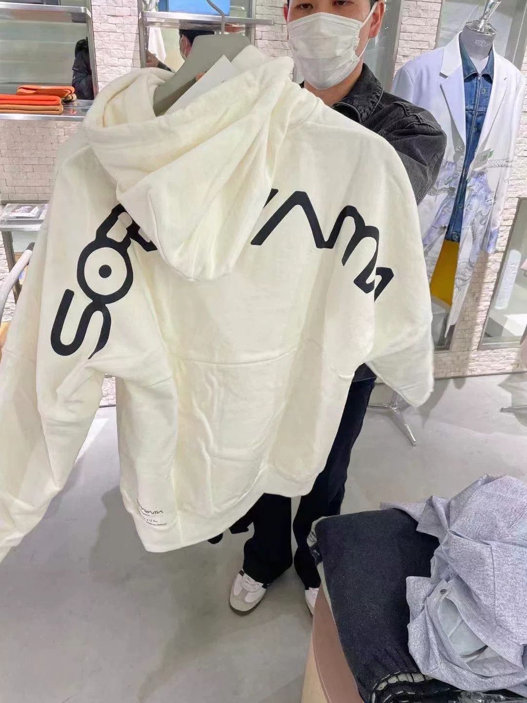 Vintage white hoodie with graphic design Size US L / EU 52-54 / 3 - 2 Thumbnail