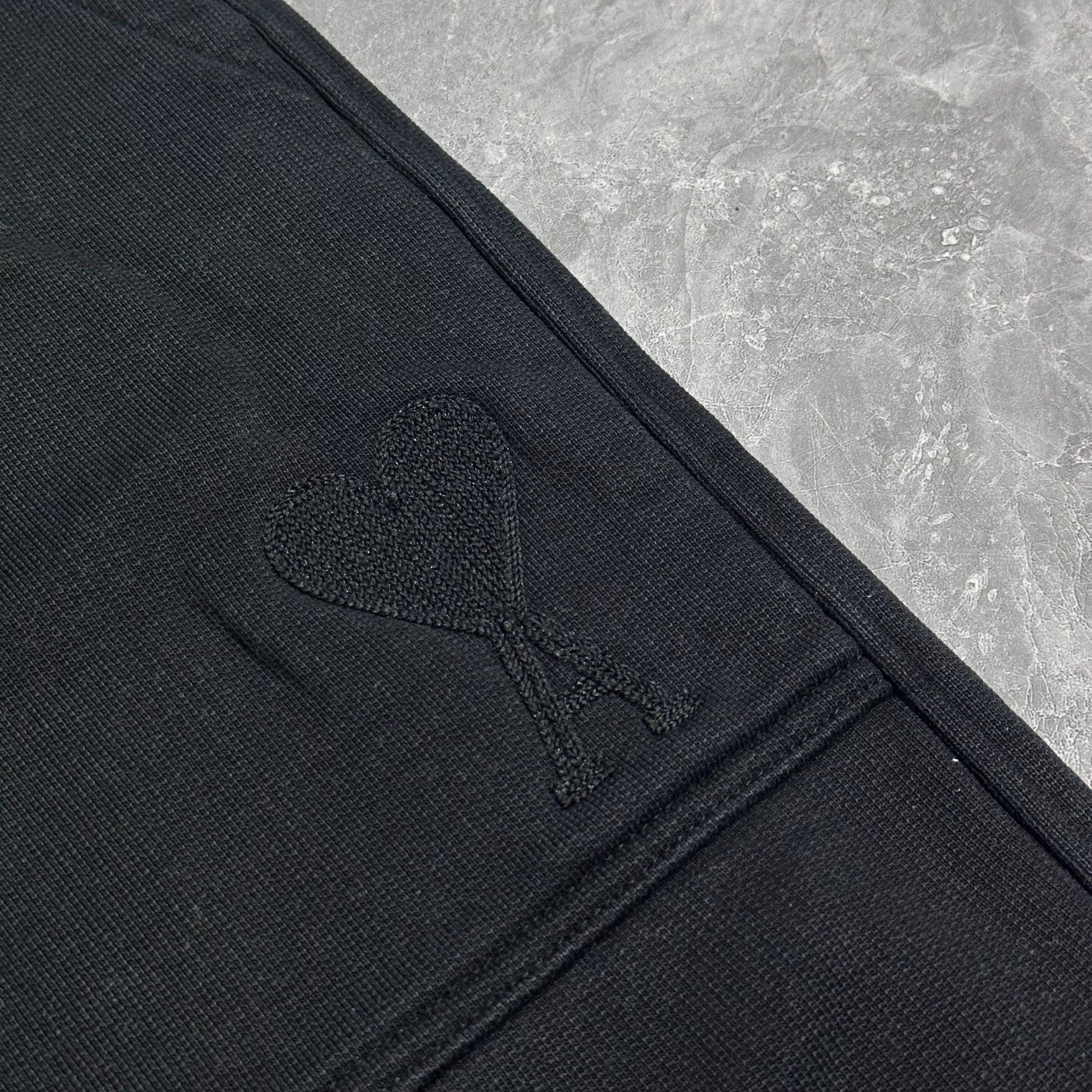 AMI AMI PARIS Black Heart Embroidered Shorts Size US 28 / EU 44 - 3 Thumbnail