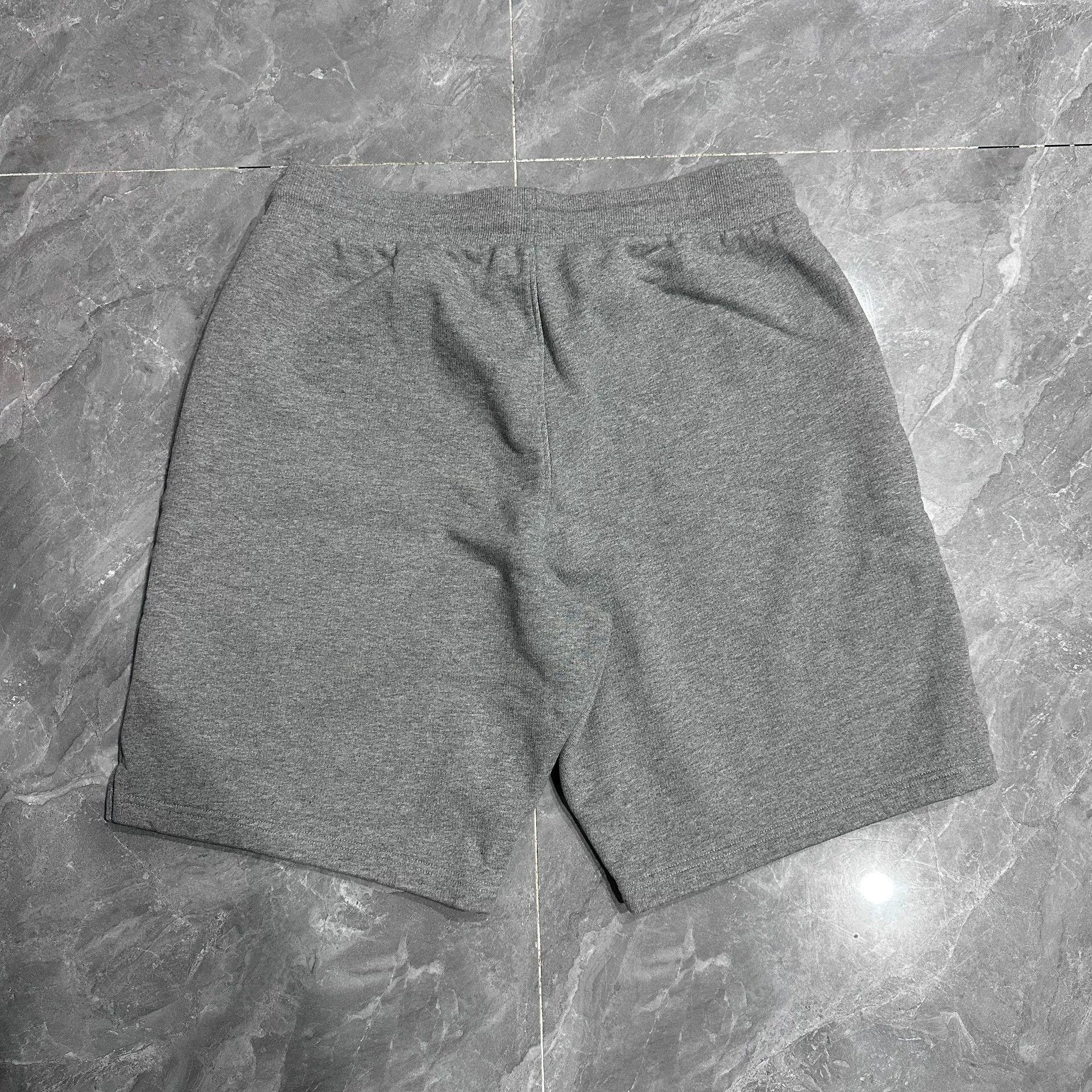 AMI AMI PARIS Gray Heart Embroidered Shorts Size US 30 / EU 46 - 2 Thumbnail
