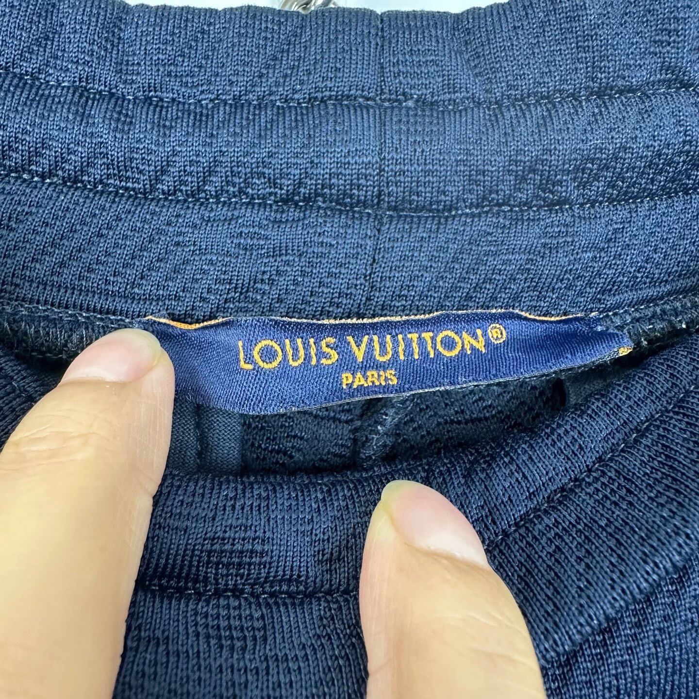 Louis Vuitton Louis Vuitton Logo Embossed Jogger Pants Size US 26 / EU 42 - 4 Thumbnail