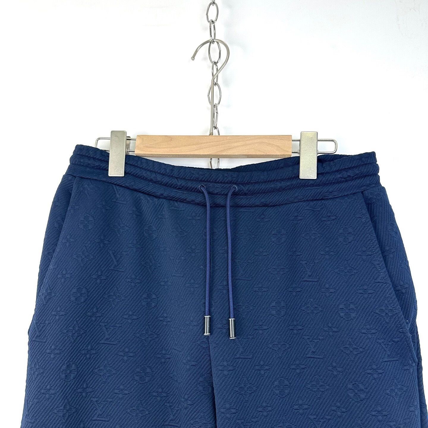 Louis Vuitton Louis Vuitton Logo Embossed Jogger Pants Size US 26 / EU 42 - 3 Thumbnail